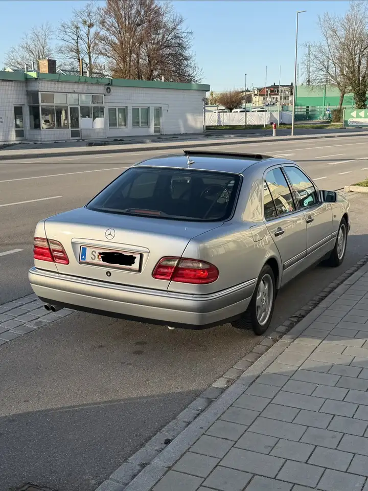Mercedes-Benz E 320 Elegance Aut., foto 2