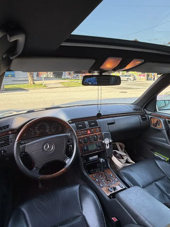 Mercedes-Benz E 320 Elegance Aut., foto 3