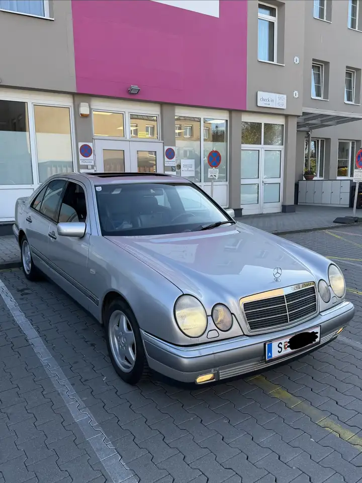 Mercedes-Benz E 320 Elegance Aut., foto 5