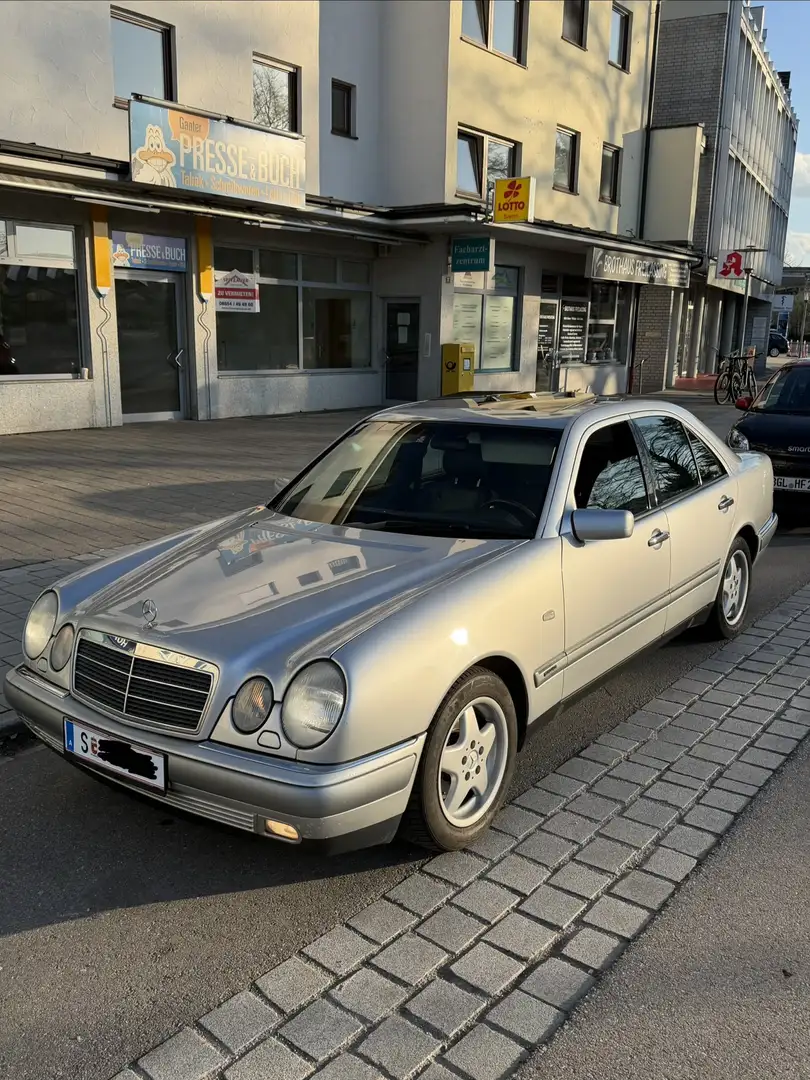 Mercedes-Benz E 320 Elegance Aut. - 1