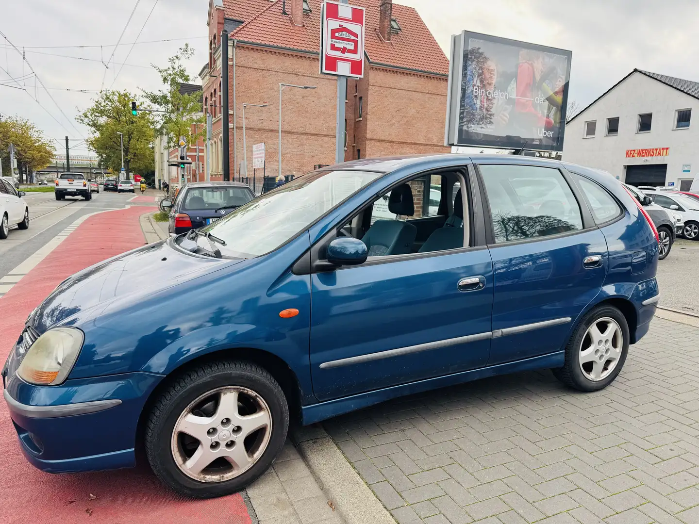 Nissan Almera Tino Basis klima"132000"AHK" Blau - 1