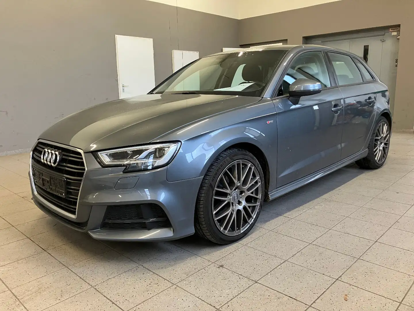 Audi A3 Sportback 1.5 TFSI S-Line S tr. Smart.Int*LED Grau - 2