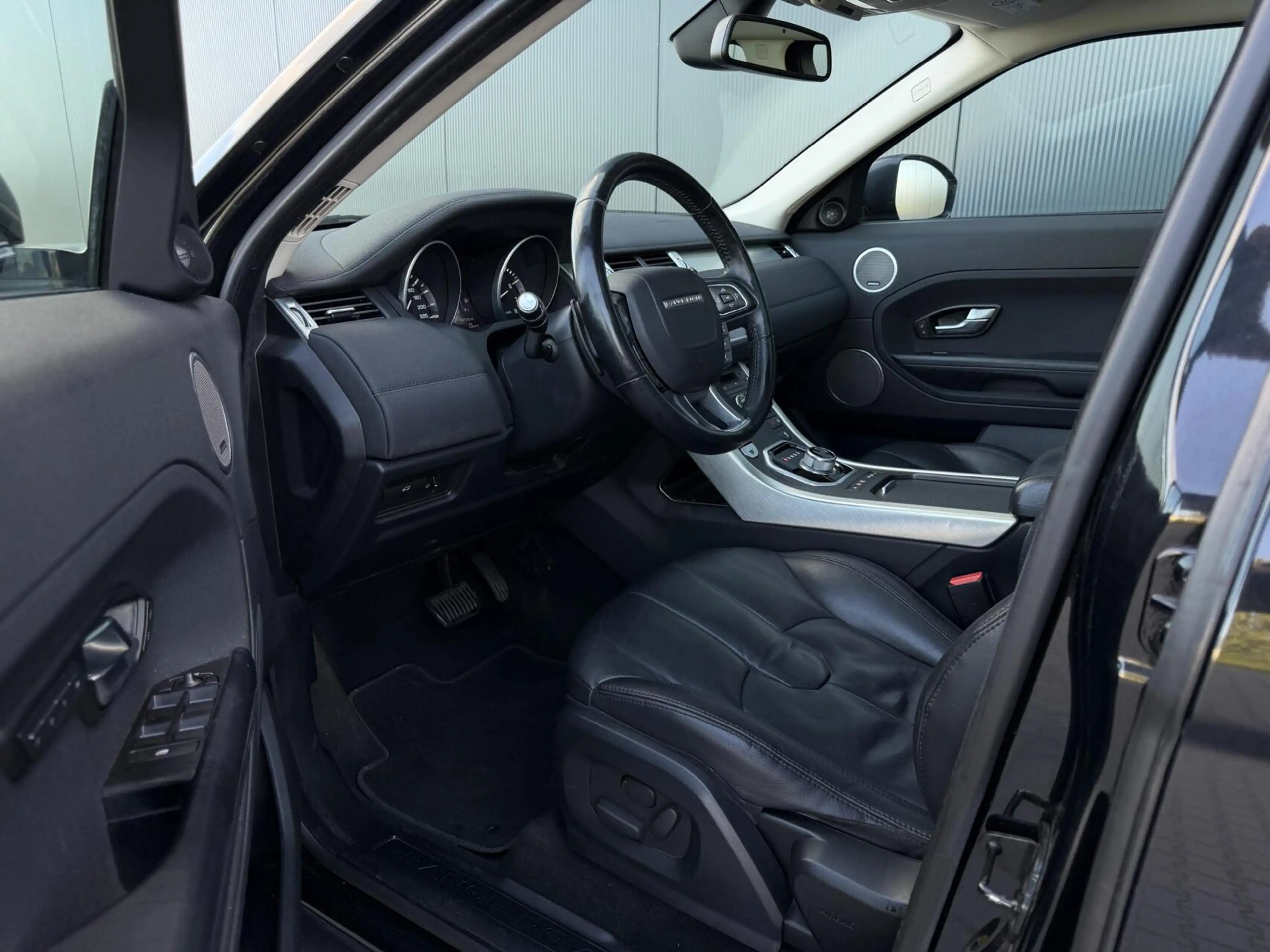 Land Rover Range Rover Evoque 2.0 Si 4WD Dynamic — photo 16