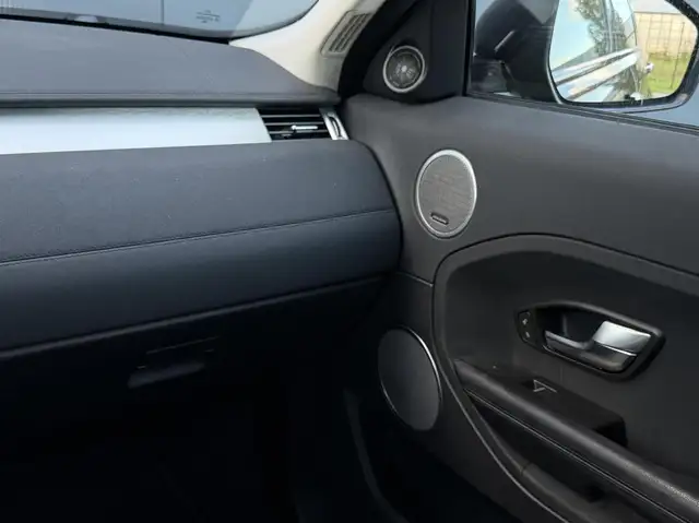 Land Rover Range Rover Evoque view 25