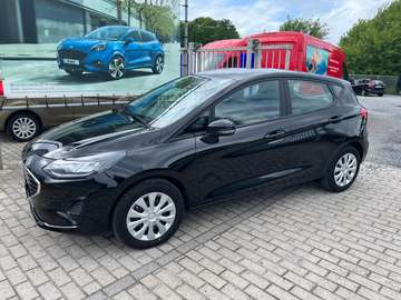 NIEUWSTAAT MET SLECHTS 2220 KM !!! BENZINE CONNECT