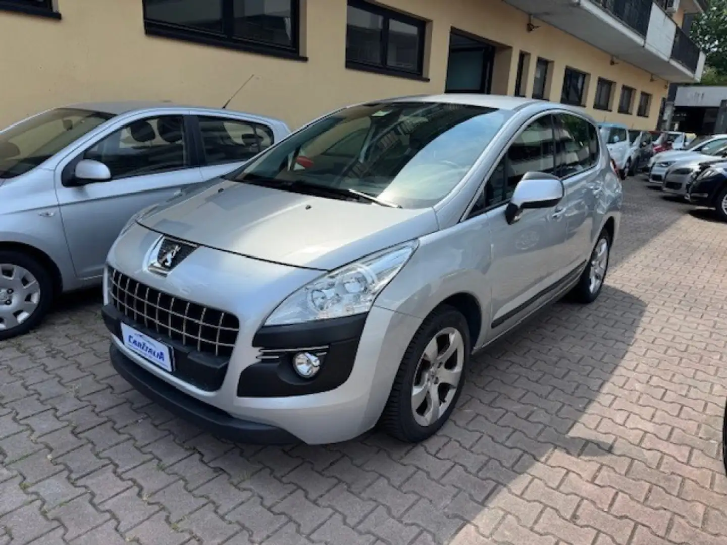 Peugeot 3008 1.6 e-HDi 112CV cambio robotizzato Stop&Start Tecn Argento - 1