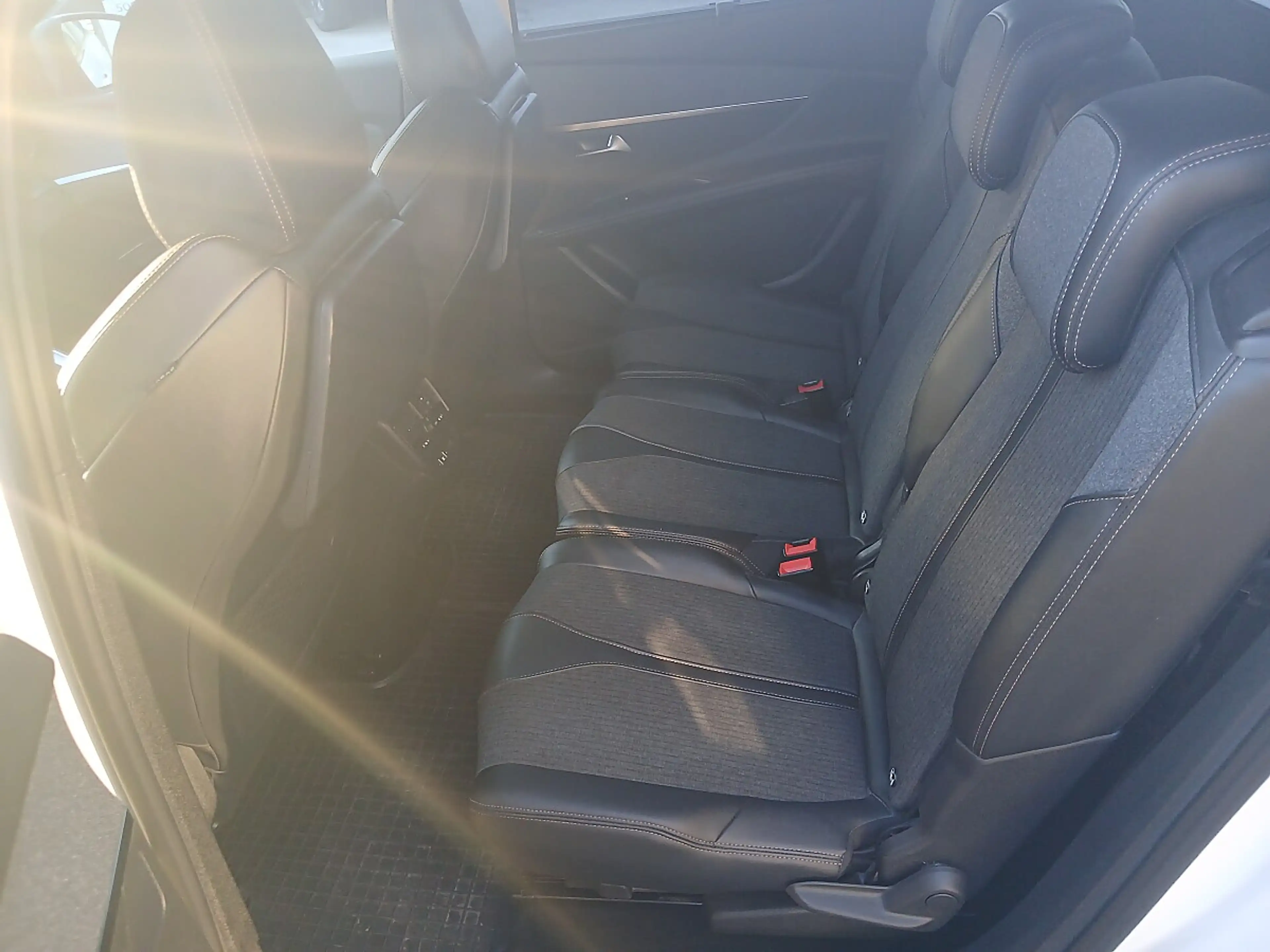 Peugeot 5008 1,5 BlueHDI 130 S&S EAT8 GT-Line Aut. — photo 5