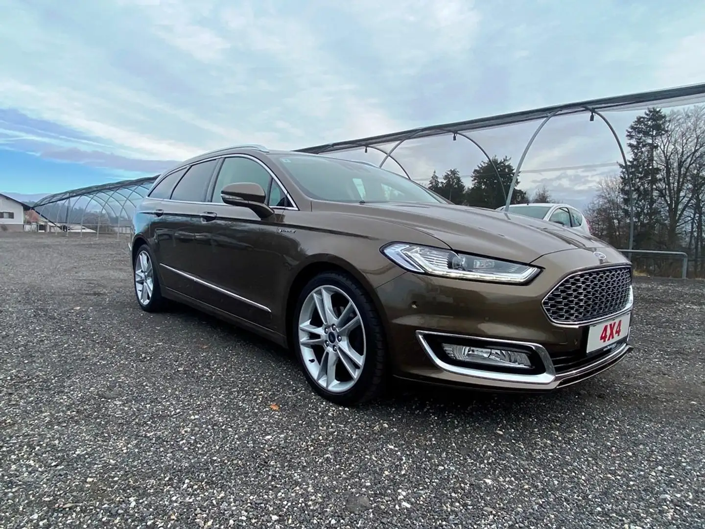 Ford Mondeo Mondeo Traveller Vignale 2,0 TDCi AWD  Aut Braun - 2