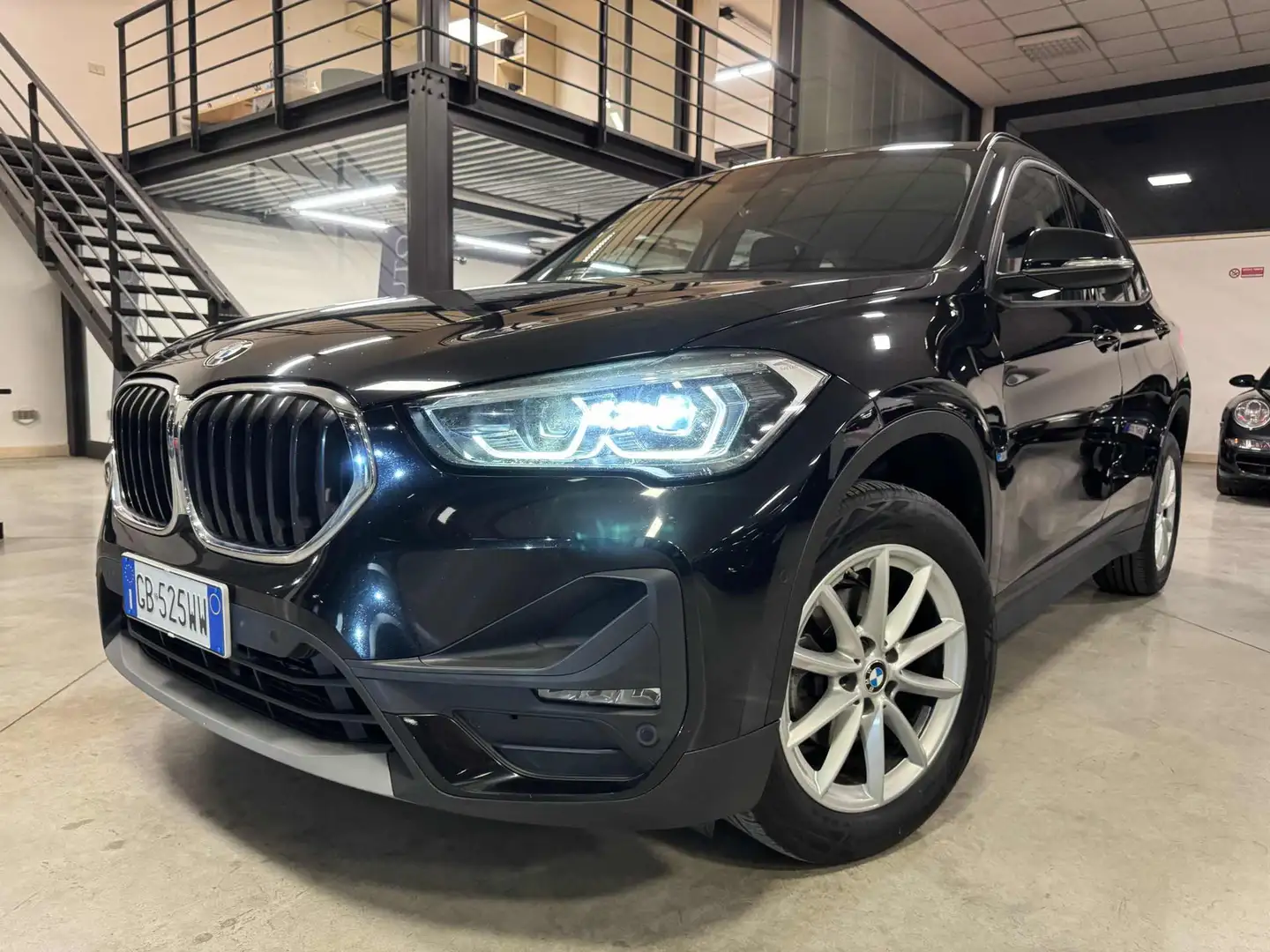 BMW X1 sDrive16d Business Advantage Negro - 1