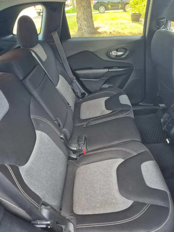 Jeep Cherokee снимка Jeep Cherokee