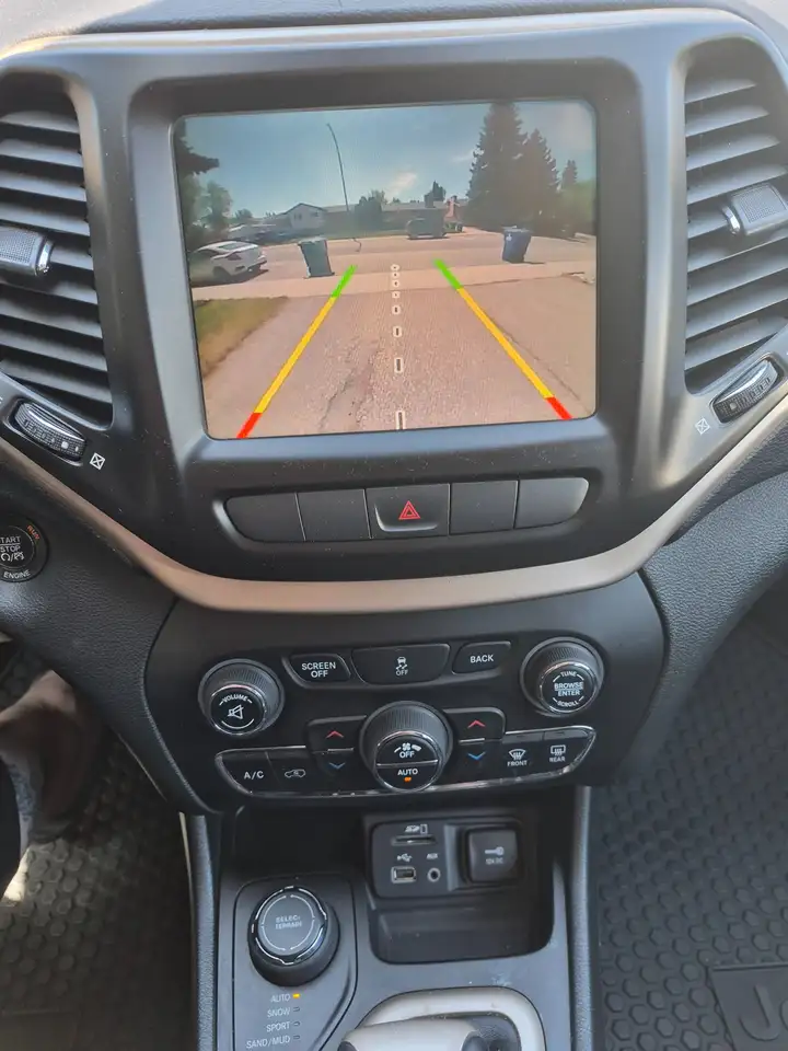 Jeep Cherokee снимка Jeep Cherokee