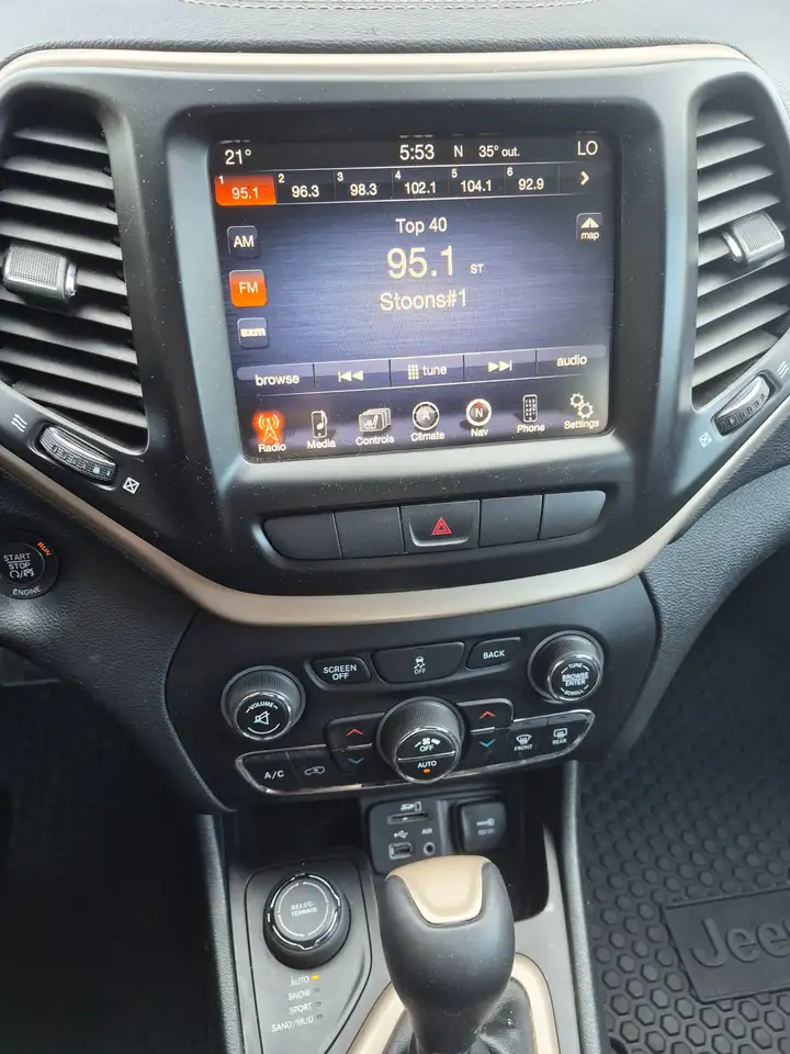 Jeep Cherokee снимка Jeep Cherokee
