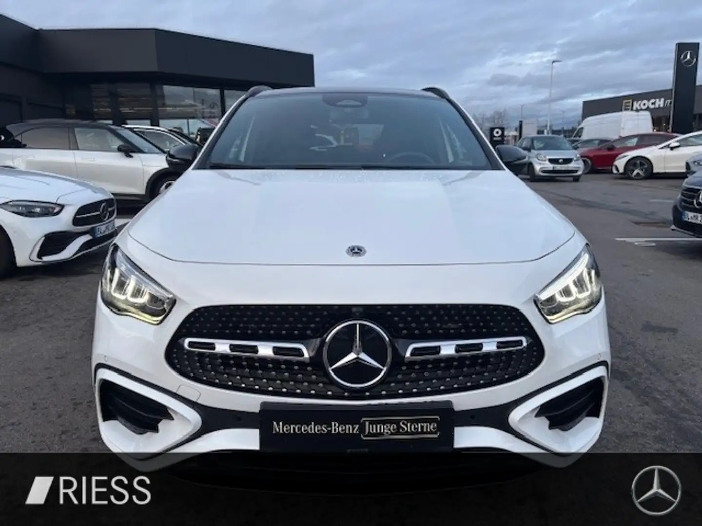 Mercedes-Benz GLA 200 d 4M AMG Sport Night Distr PANO AHK Ambi 360 Weiß - 2