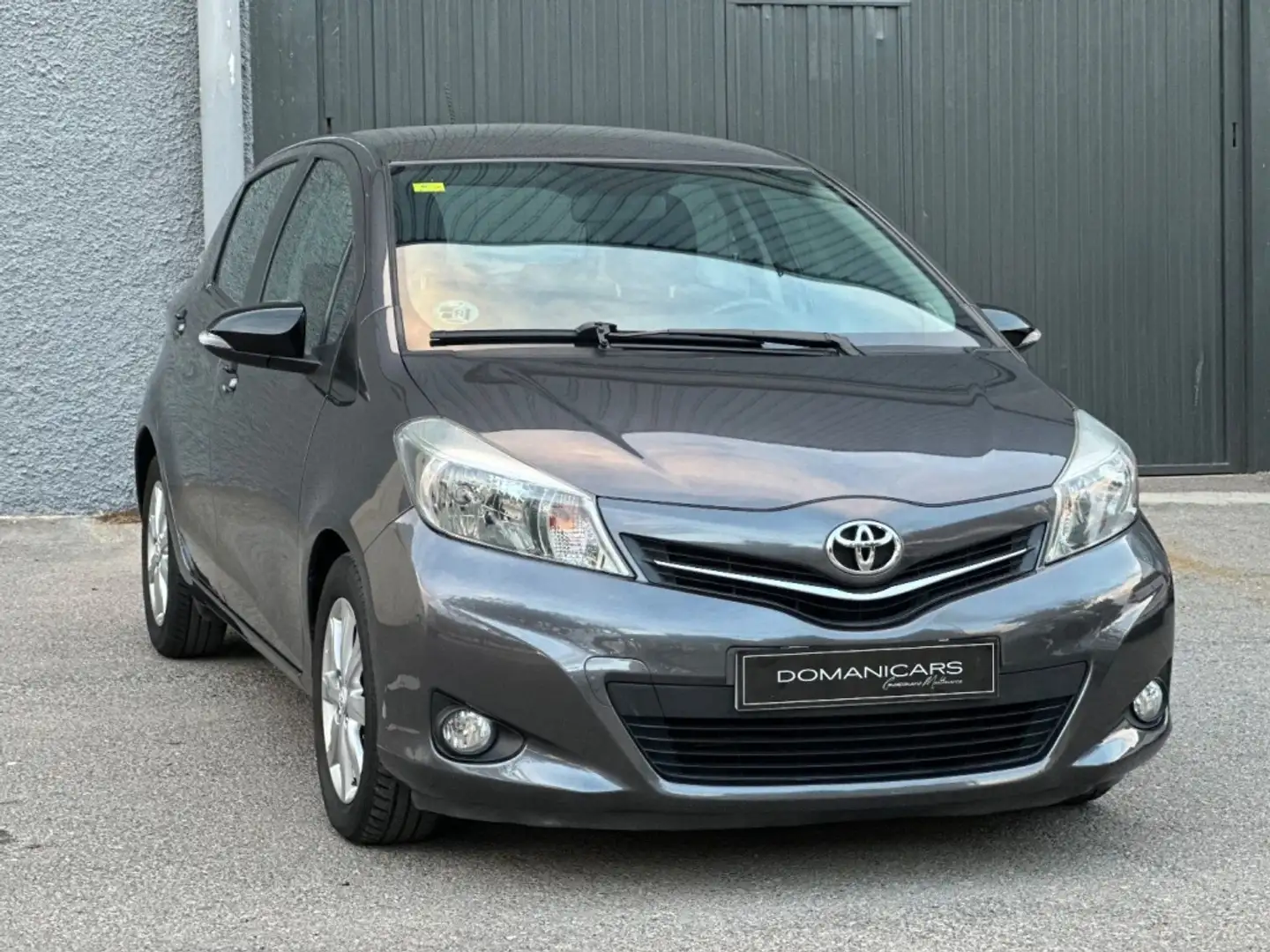Toyota Yaris 1.4D-4D Active Confortdrive Gris - 2