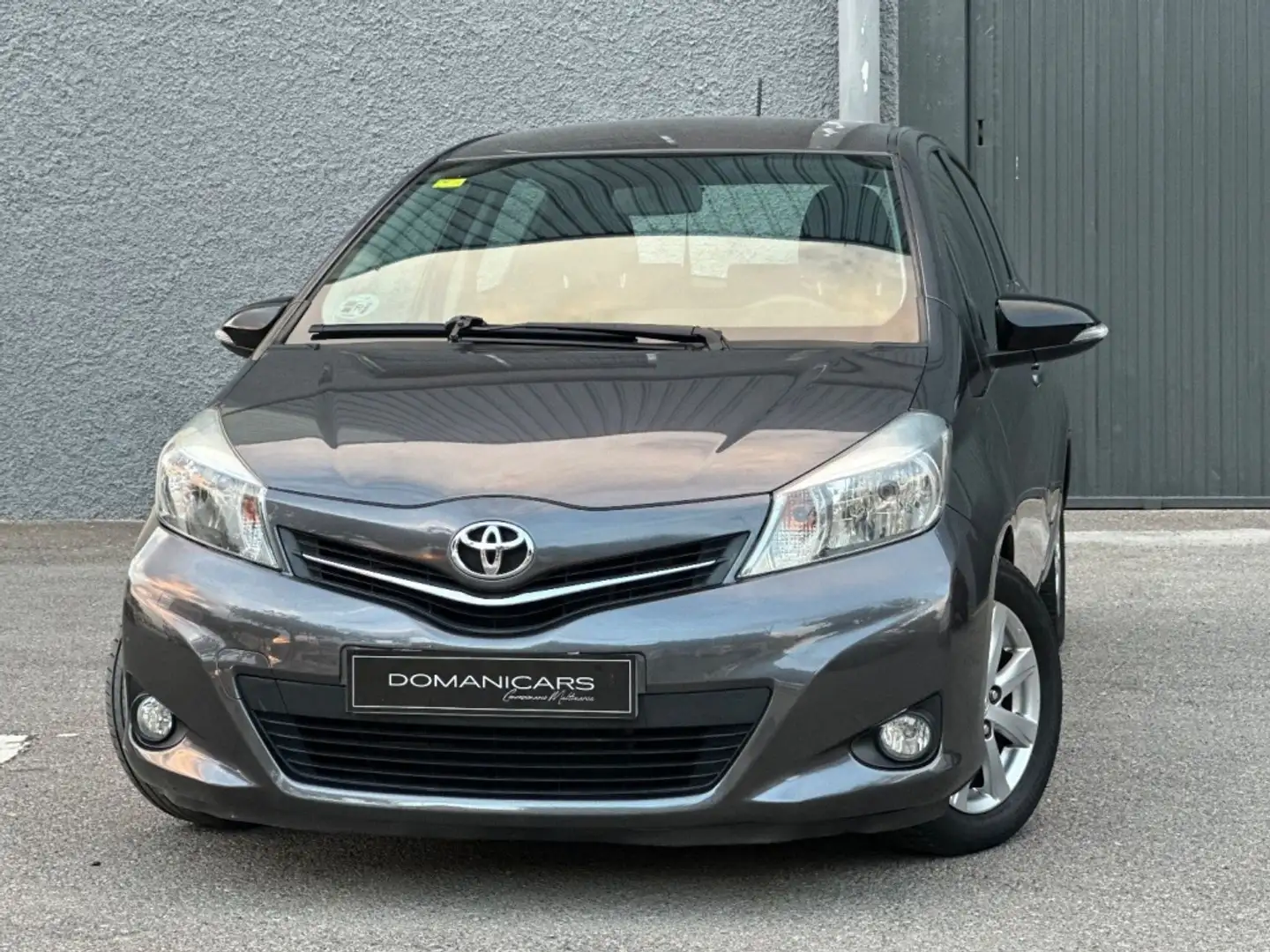 Toyota Yaris 1.4D-4D Active Confortdrive Gris - 1