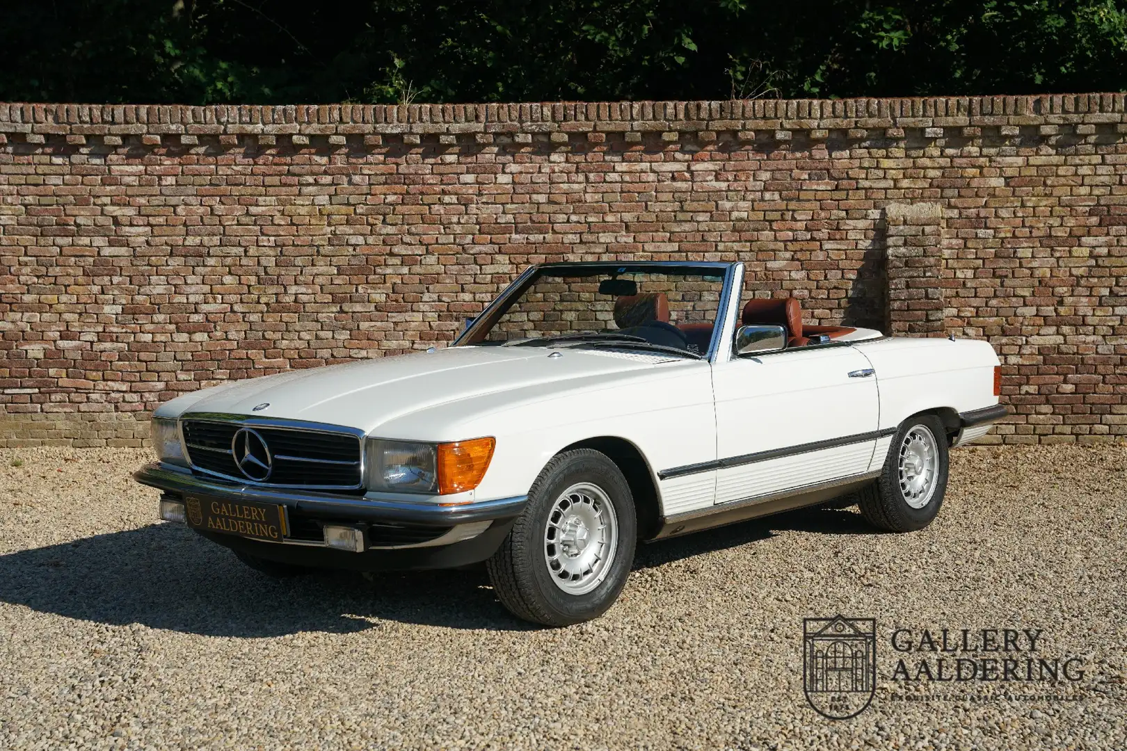 Mercedes-Benz SL 380 "41.000 kms" Delivered new in Germany, Just 41000 Alb - 1