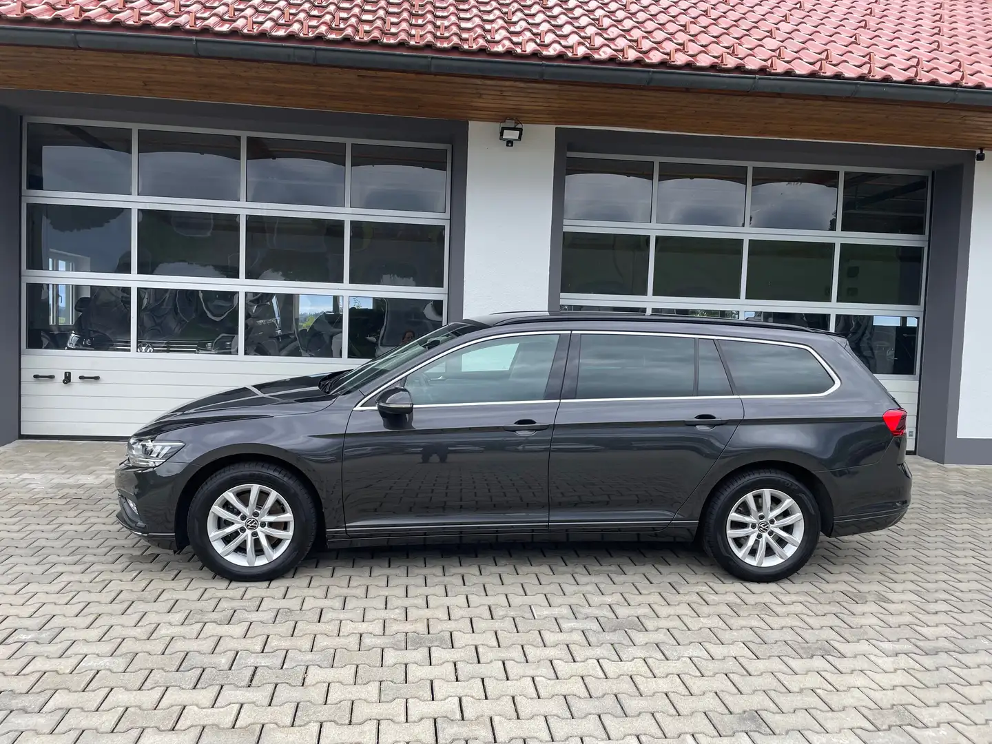 Volkswagen Passat Variant Business 2,0 TDI DSG *APP*RFK*ACC*NAVI*SITZHZ* Grau - 2