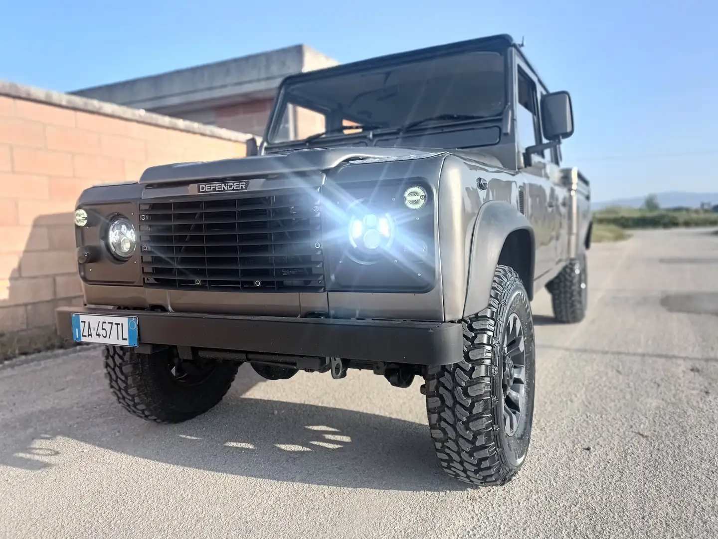 Land Rover Defender DEFENDER 130 200TDI Grau - 2