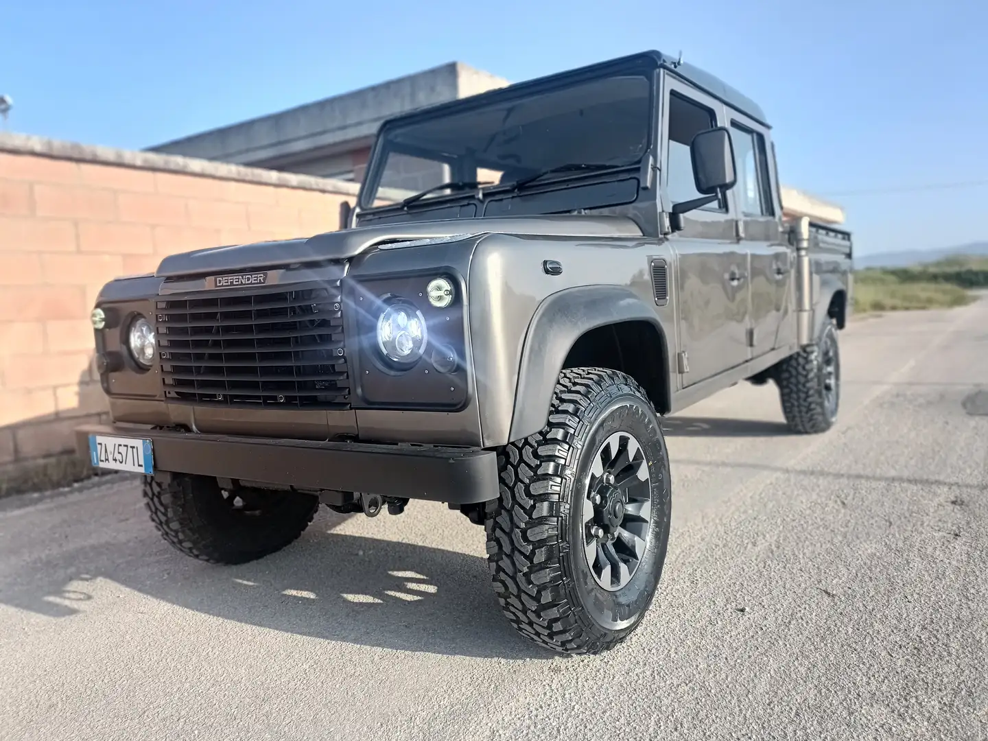 Land Rover Defender DEFENDER 130 200TDI Grau - 1