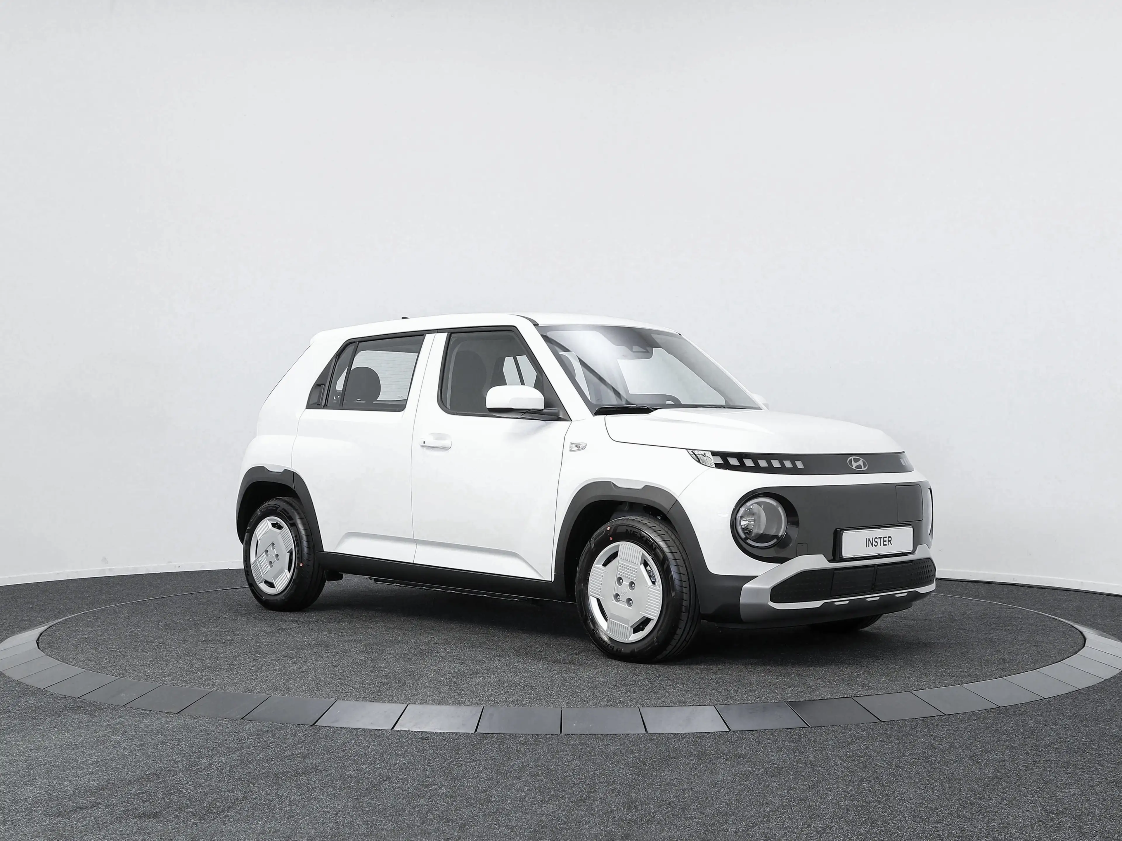 Hyundai Inster Electric 49 kWh E-Motion (Atlas White Uni) — photo 10