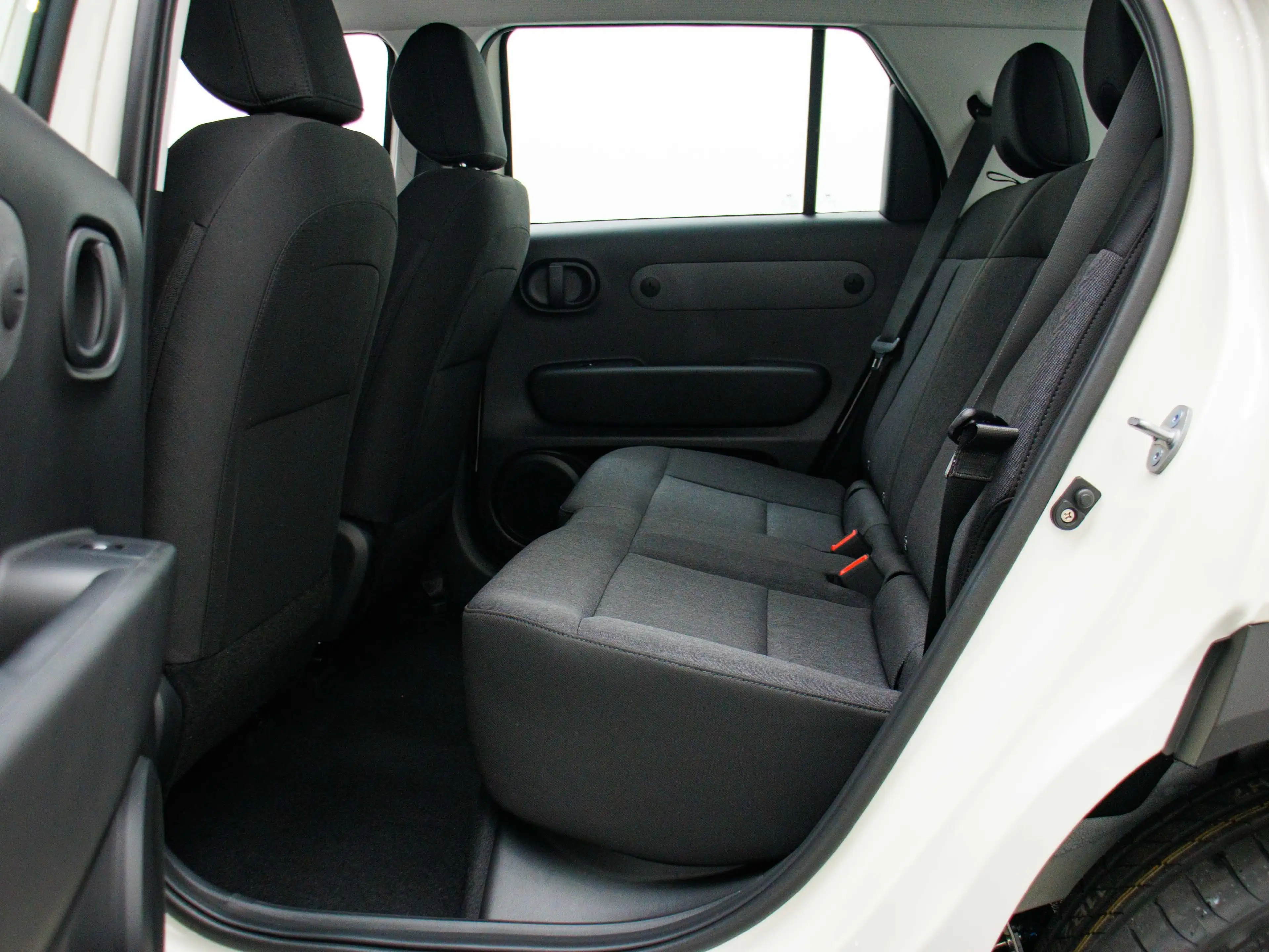 Hyundai Inster Electric 49 kWh E-Motion (Atlas White Uni) — photo 13