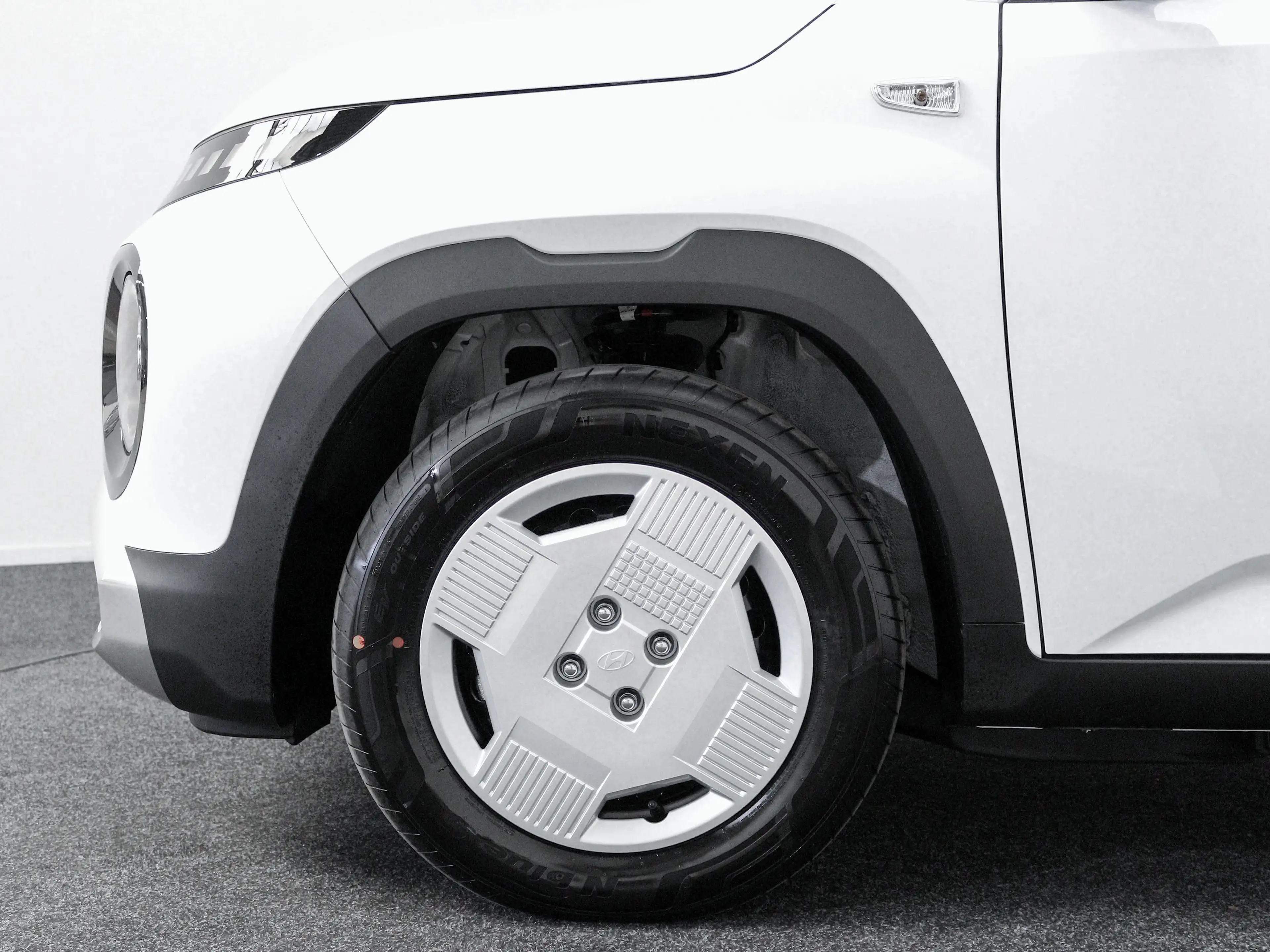 Hyundai Inster Electric 49 kWh E-Motion (Atlas White Uni) — photo 6