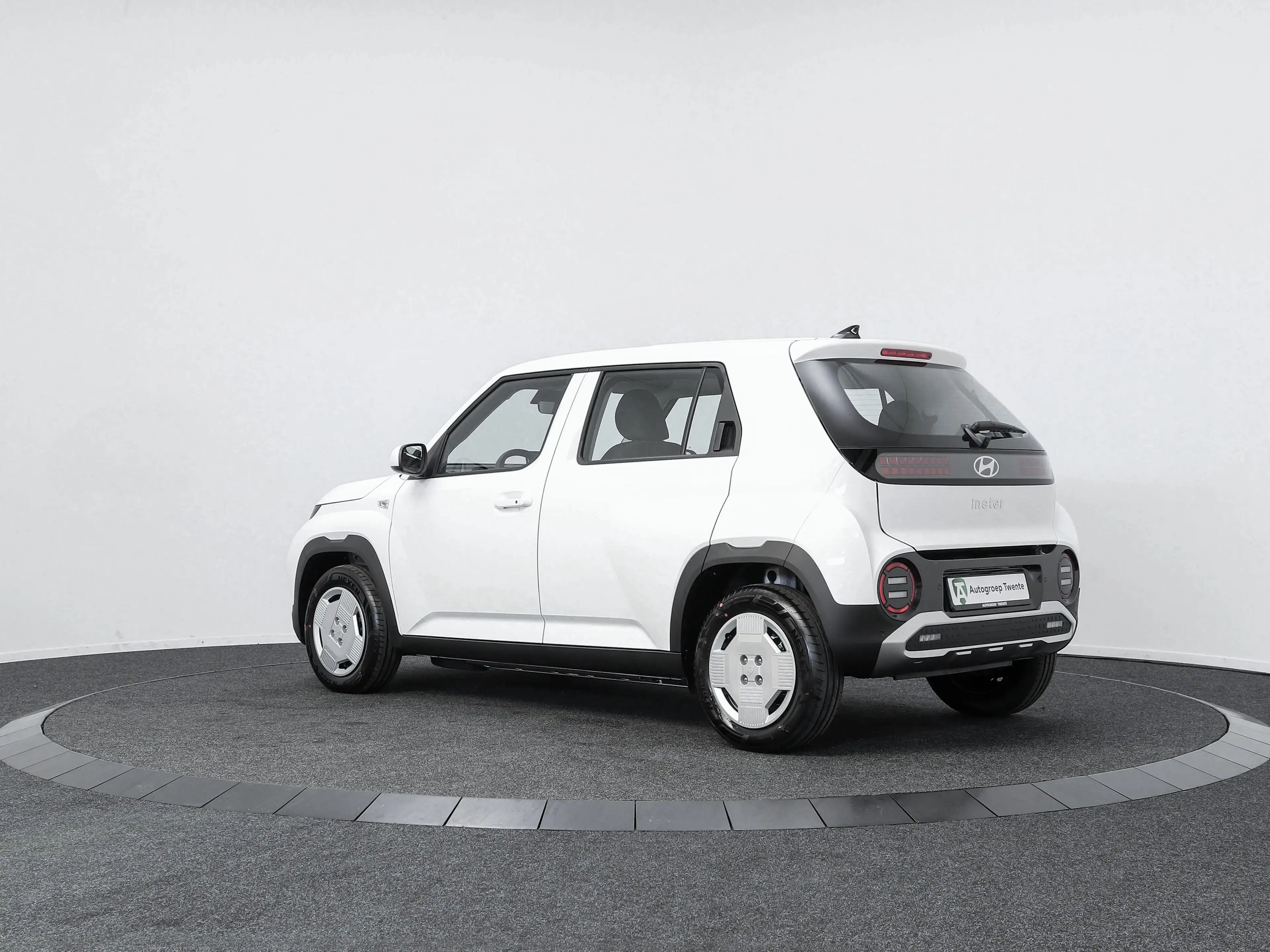 Hyundai Inster Electric 49 kWh E-Motion (Atlas White Uni) — photo 7