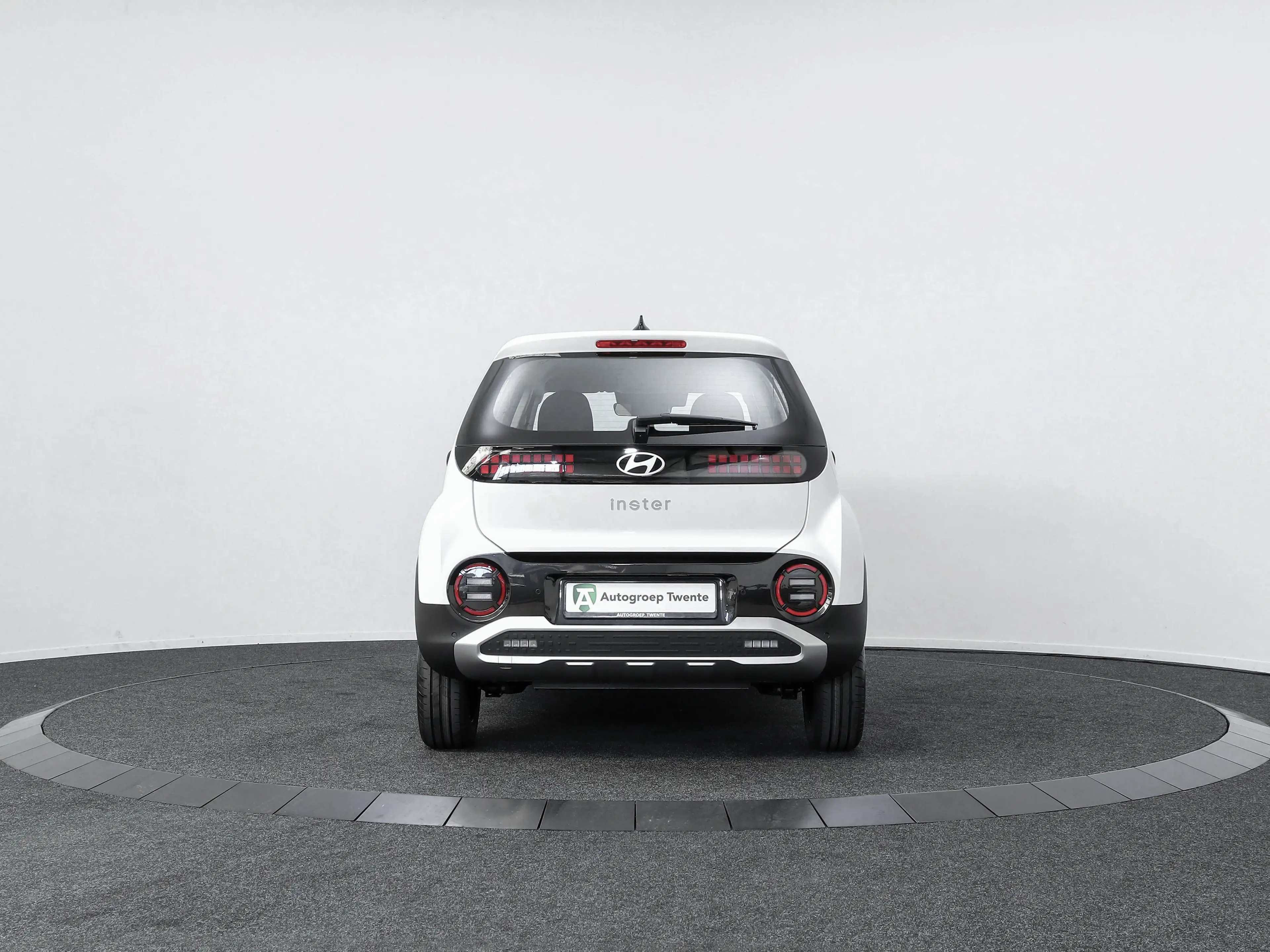 Hyundai Inster Electric 49 kWh E-Motion (Atlas White Uni) — photo 8