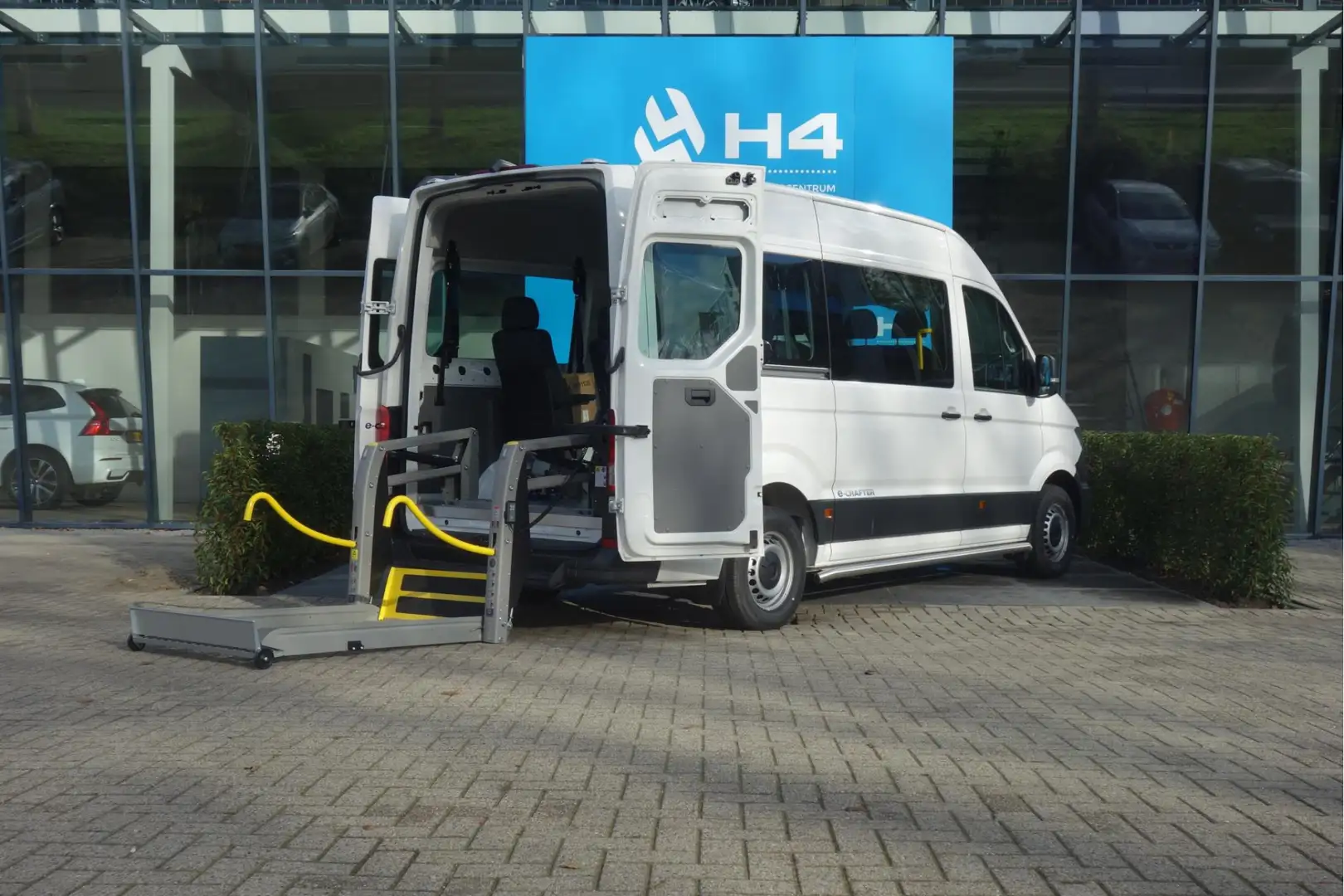 Volkswagen Crafter e-Crafter L3H3 36 kWh Rolstoelbus + Lift Blanc - 1