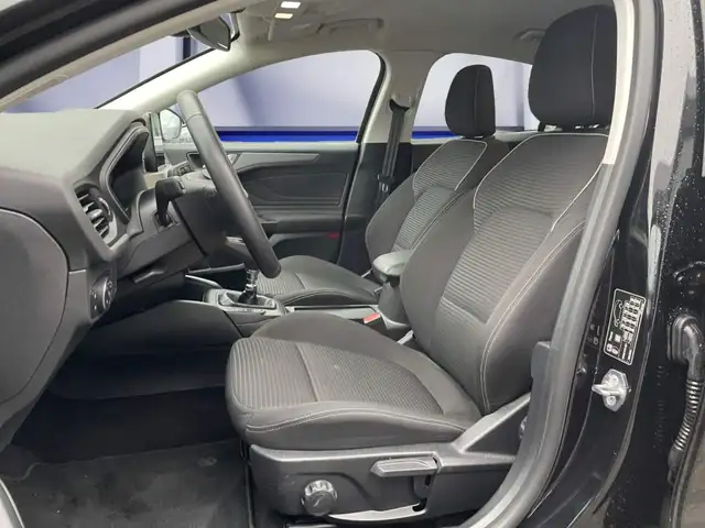 Ford Focus view 8