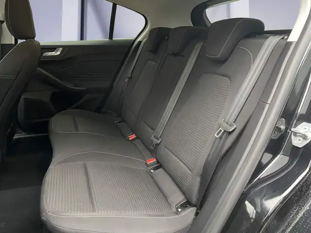 Ford Focus view 9