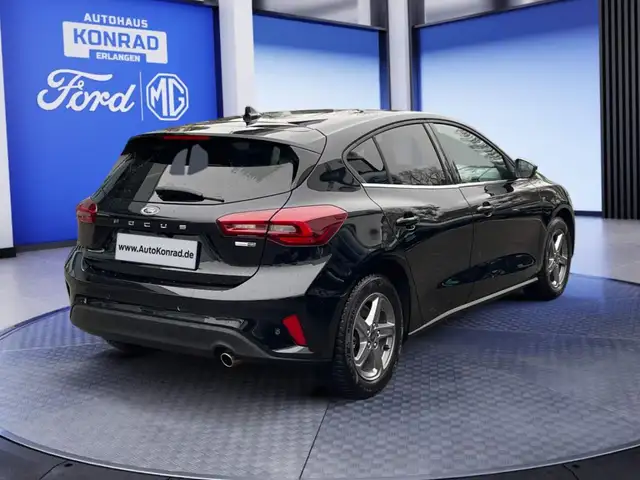 Ford Focus view 5