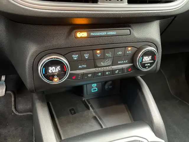Ford Focus view 15