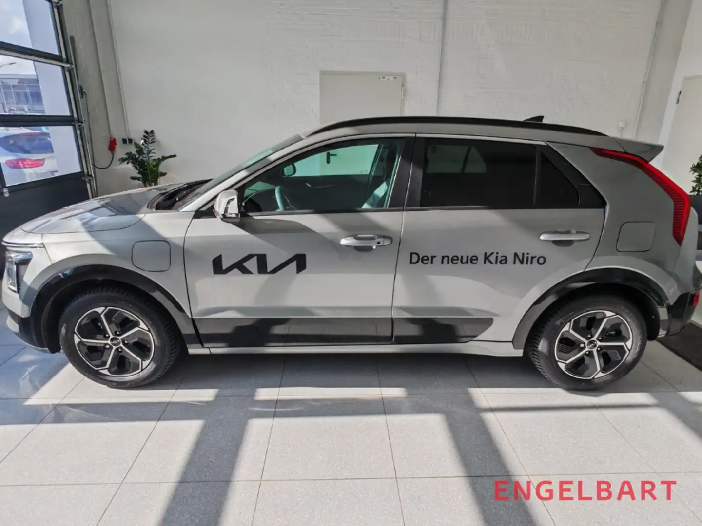 Kia Niro 1.6 PHEV Spirit Techno-Paket Relaxation-Paket Grau - 2