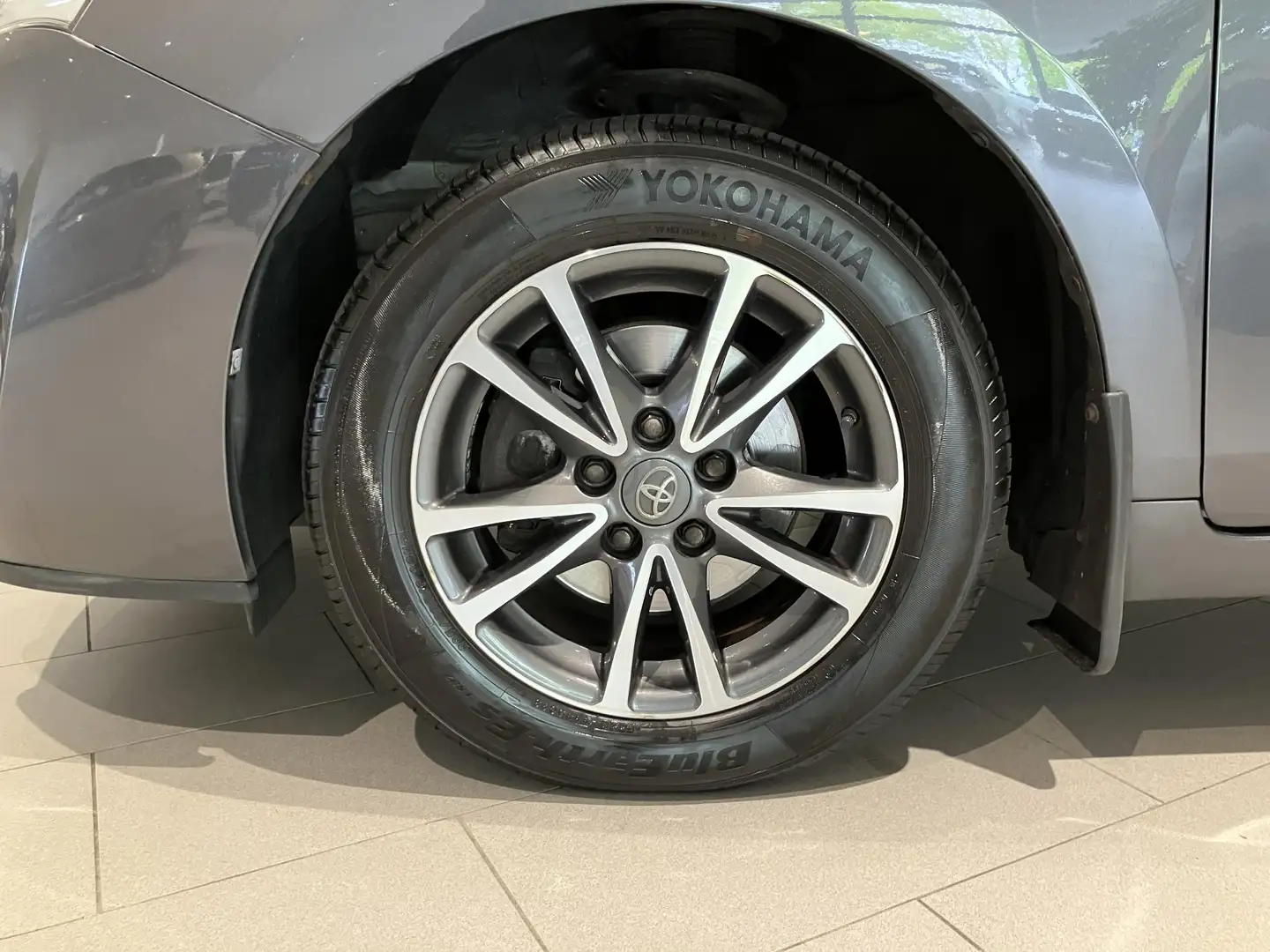 Toyota Verso 1.8 VVT-i Dynamic Business 147 PK | Bluetooth | Pa Grijs - 2