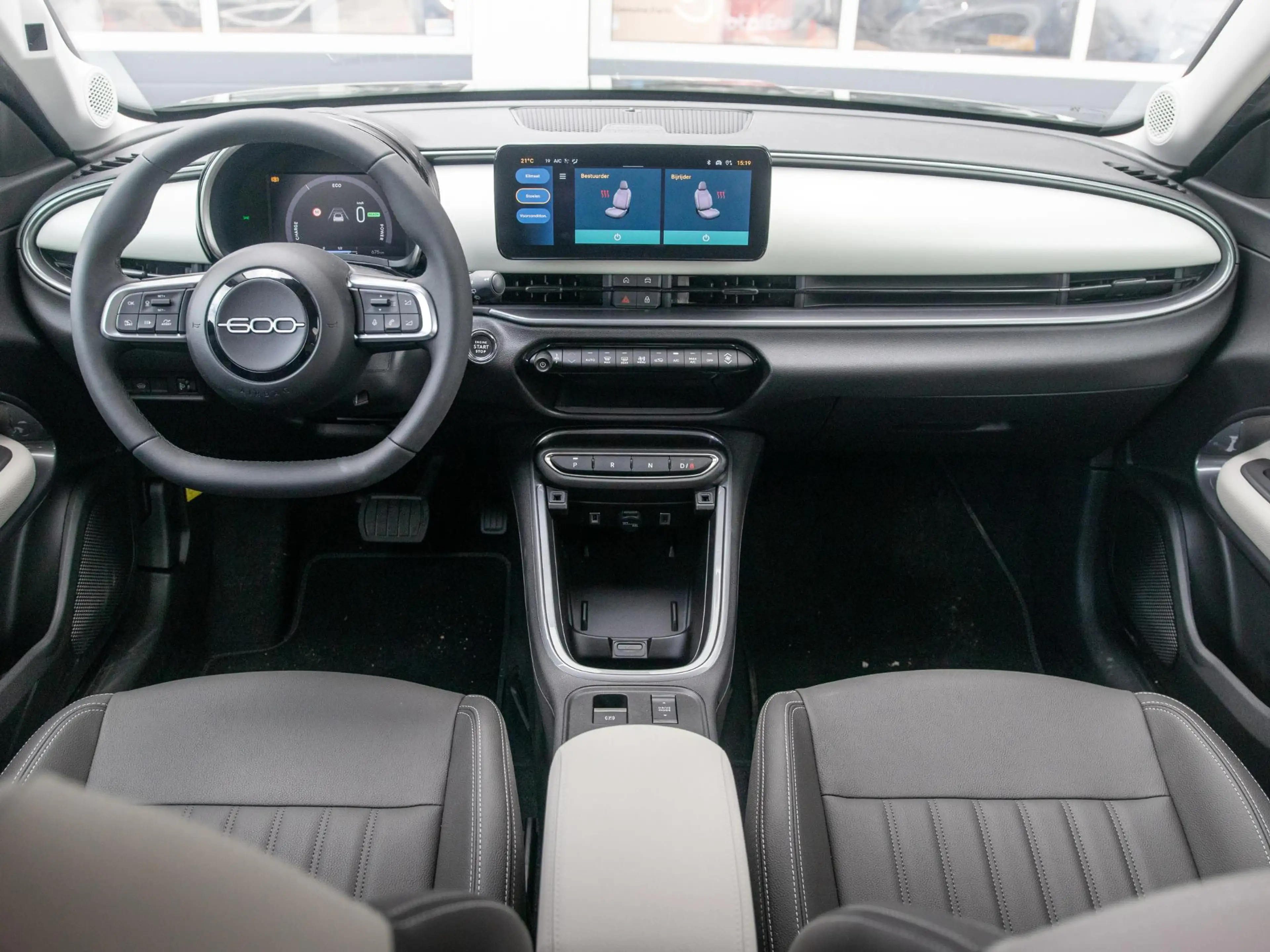 Fiat 600e La Prima 54 kWh | Pack Winter — photo 9