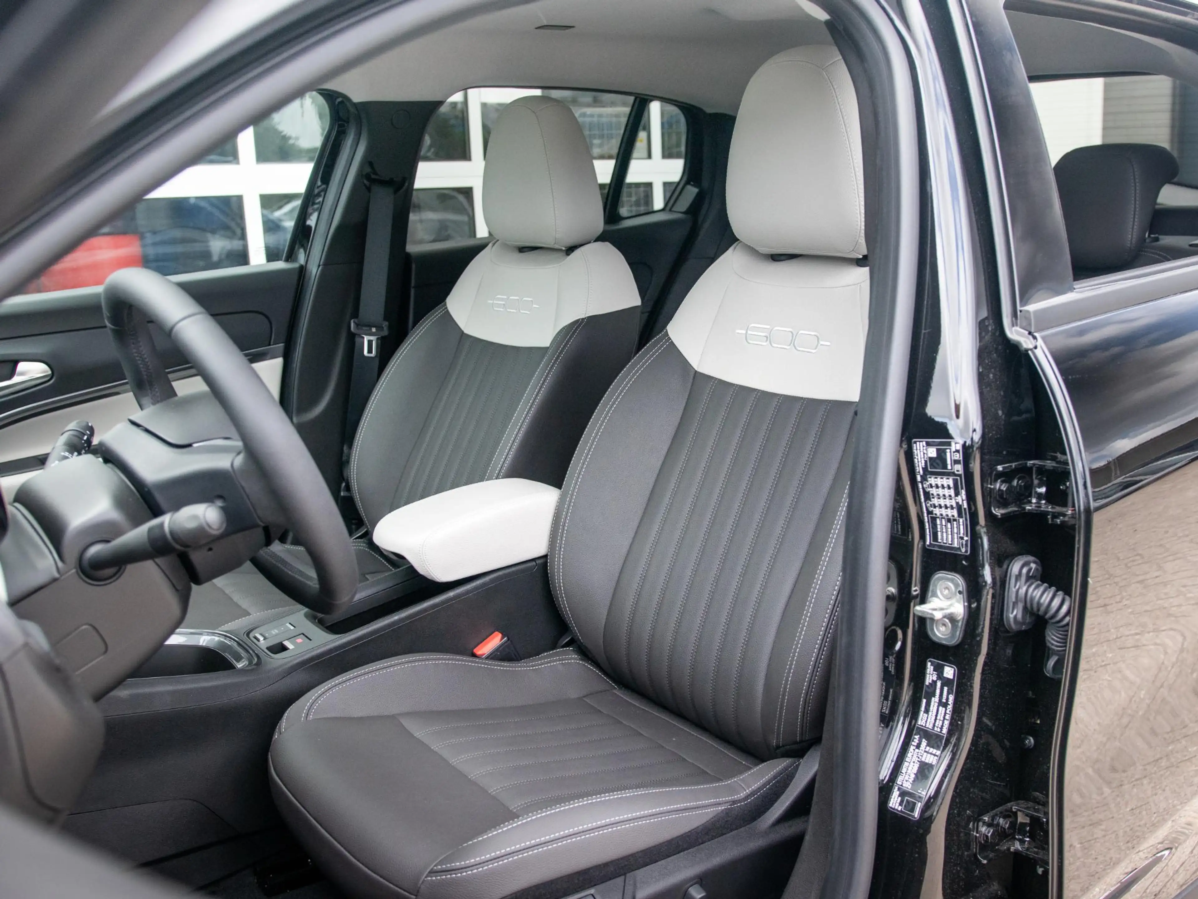 Fiat 600e La Prima 54 kWh | Pack Winter — photo 10
