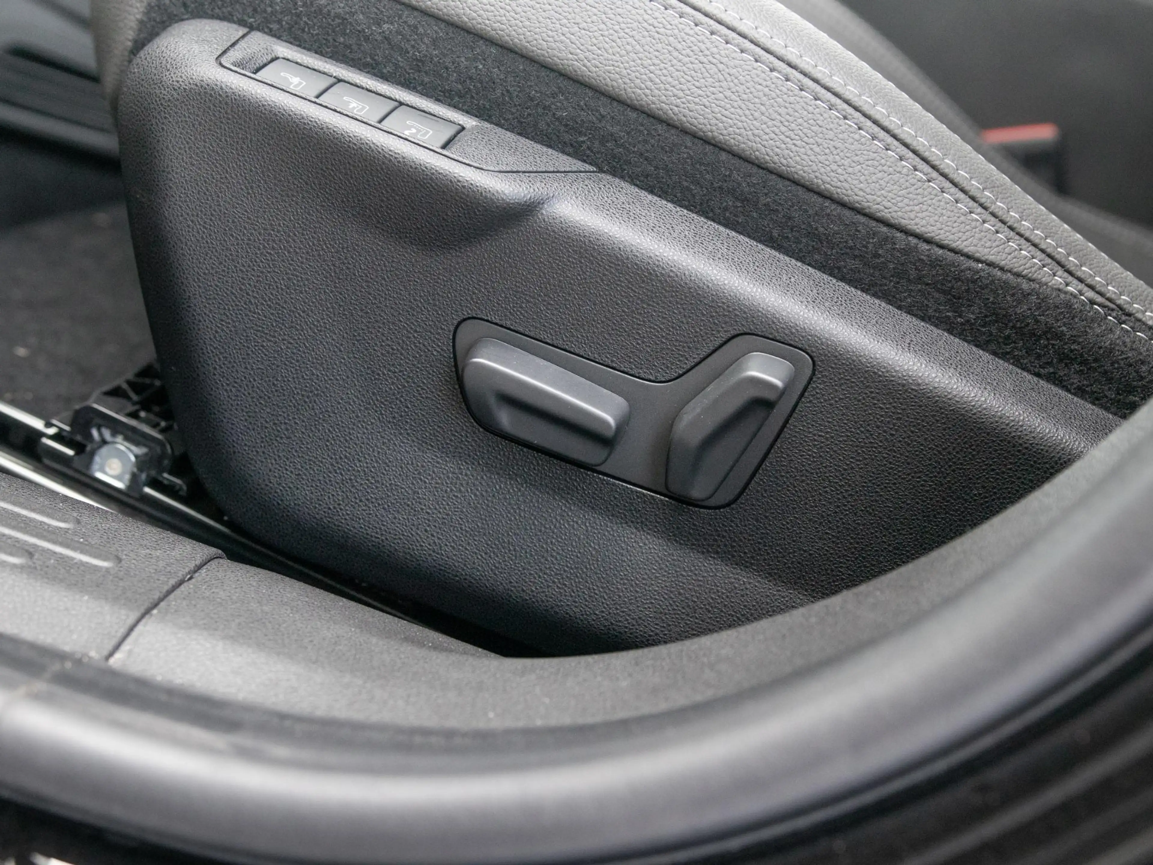 Fiat 600e La Prima 54 kWh | Pack Winter — photo 12