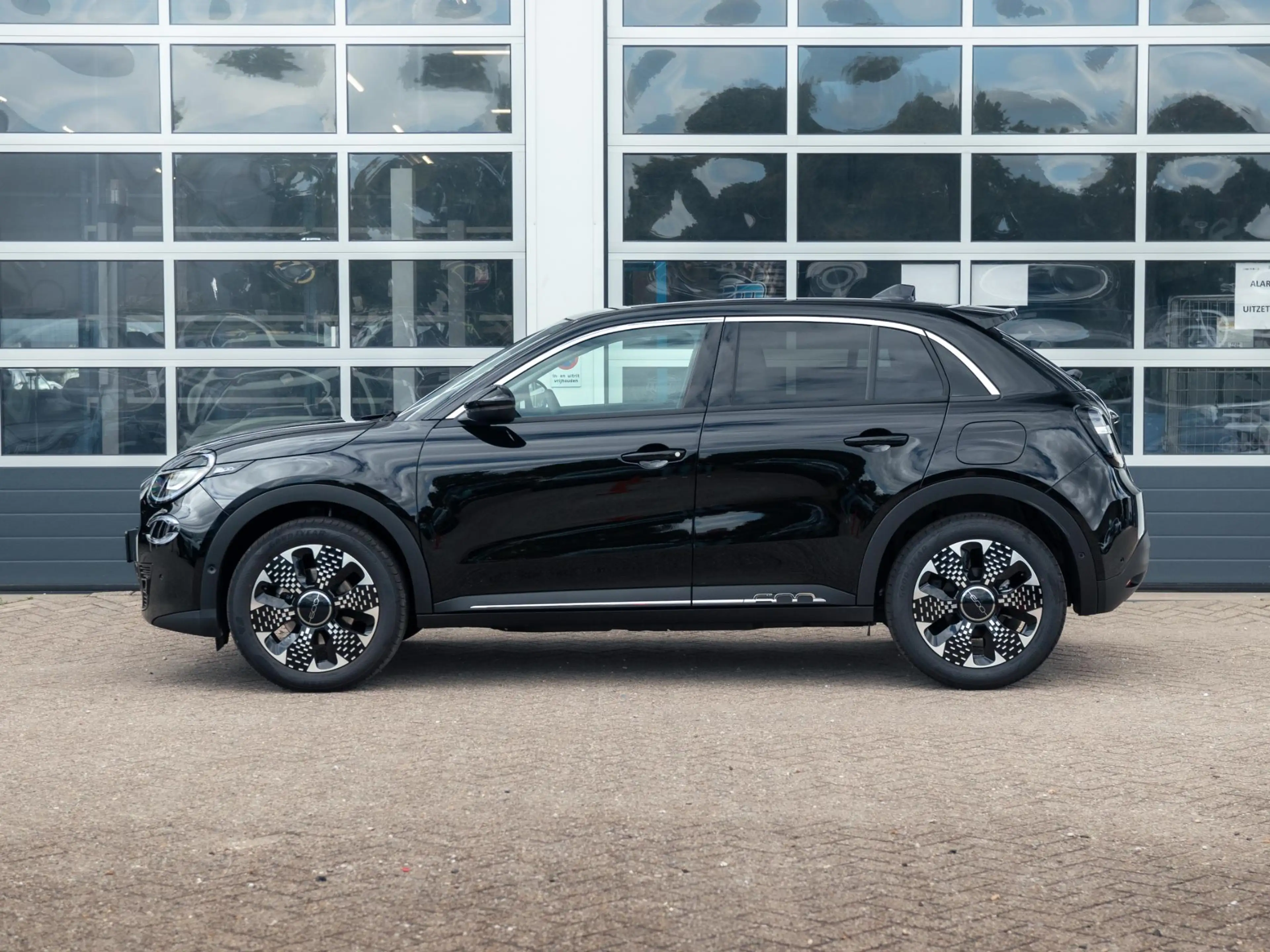 Fiat 600e La Prima 54 kWh | Pack Winter — photo 8