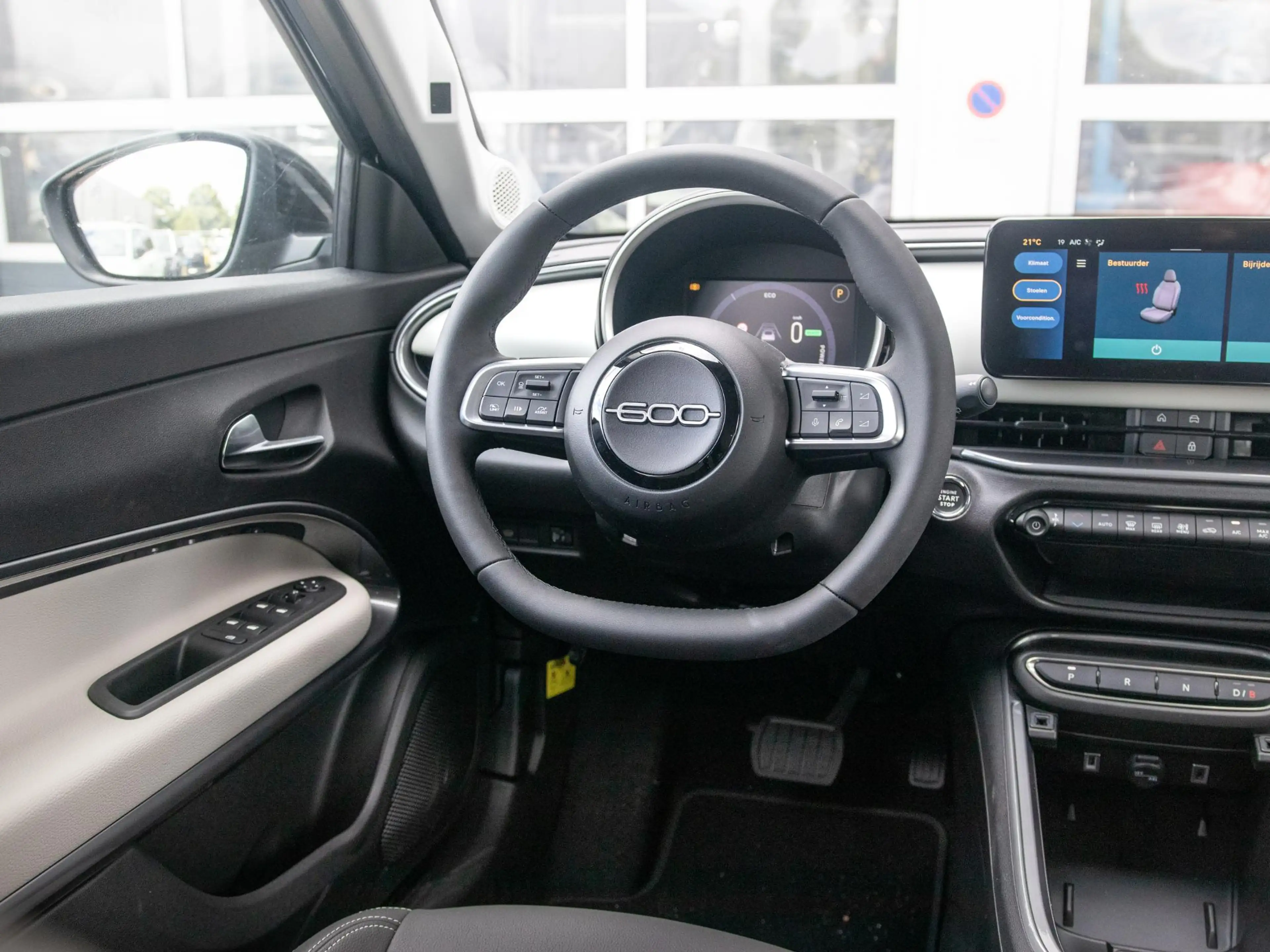 Fiat 600e La Prima 54 kWh | Pack Winter — photo 15