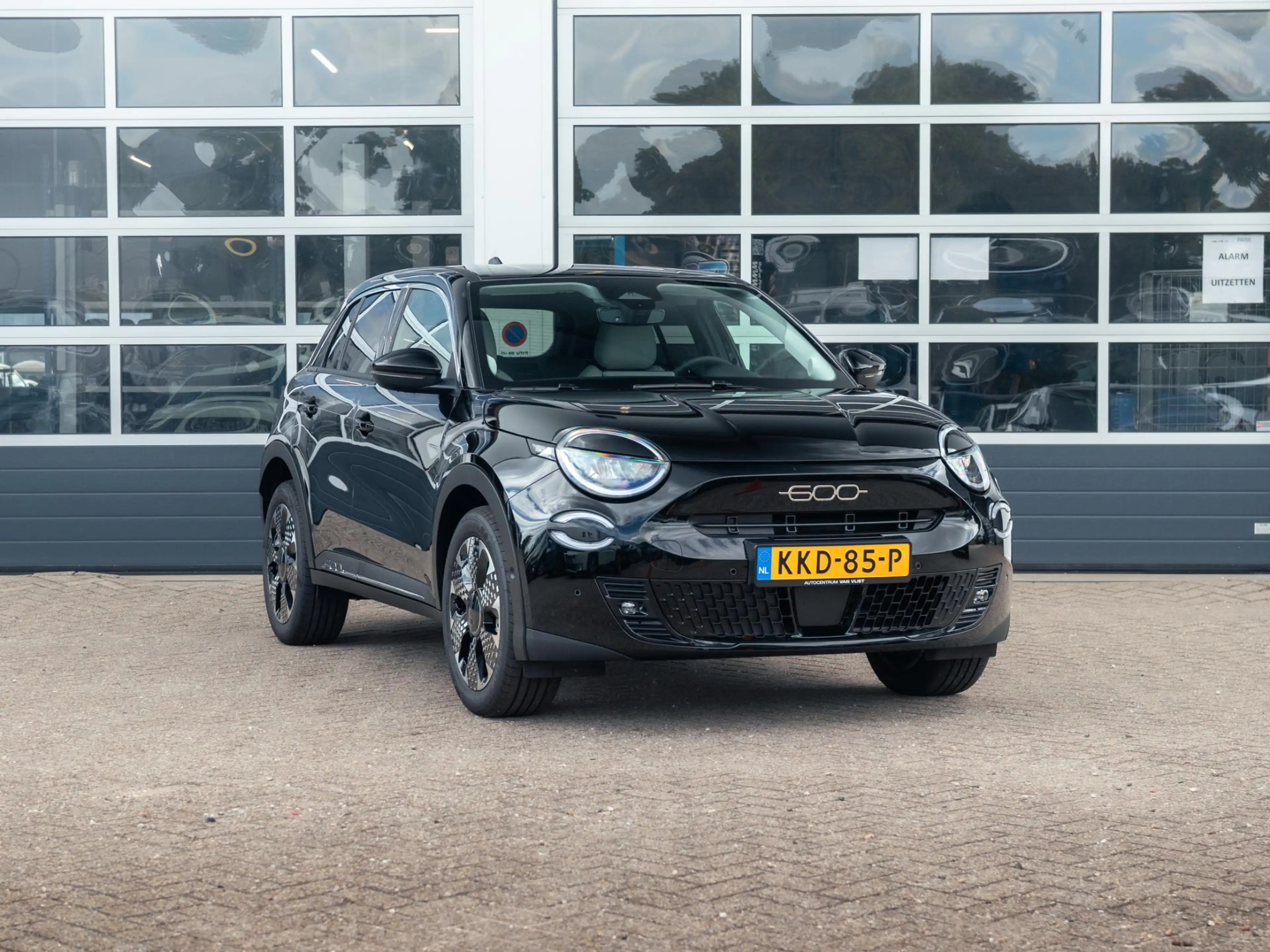 Fiat 600e La Prima 54 kWh | Pack Winter — photo 3