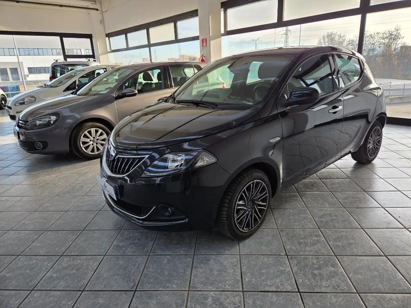 Lancia Ypsilon 1.0 FireFly 5 porte S&S Hybrid Gold-5 POSTI Grigio - 1