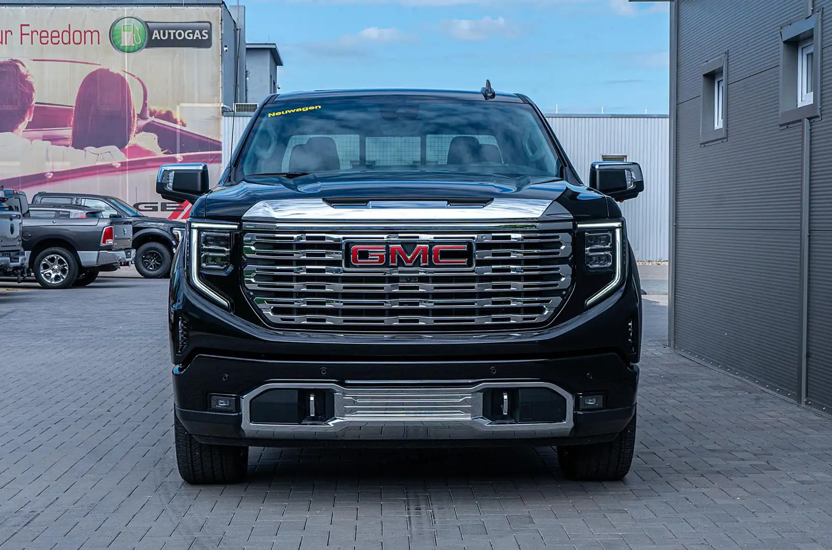 GMC Sierra Denali 6.2l,HUD,ACC,Crew Cab,LPG Black - 1
