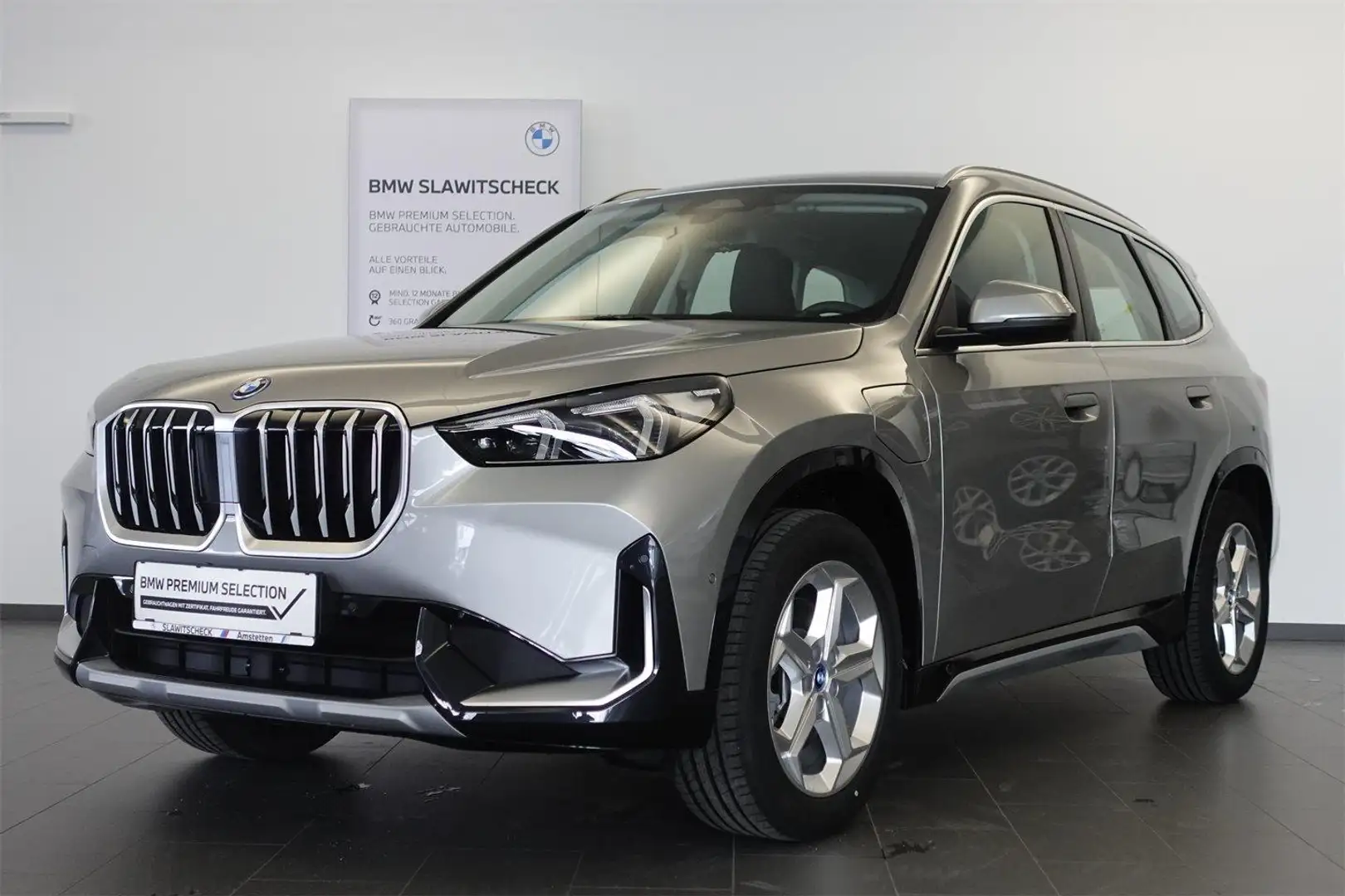 BMW X1 xDrive25e U11 Silber - 1