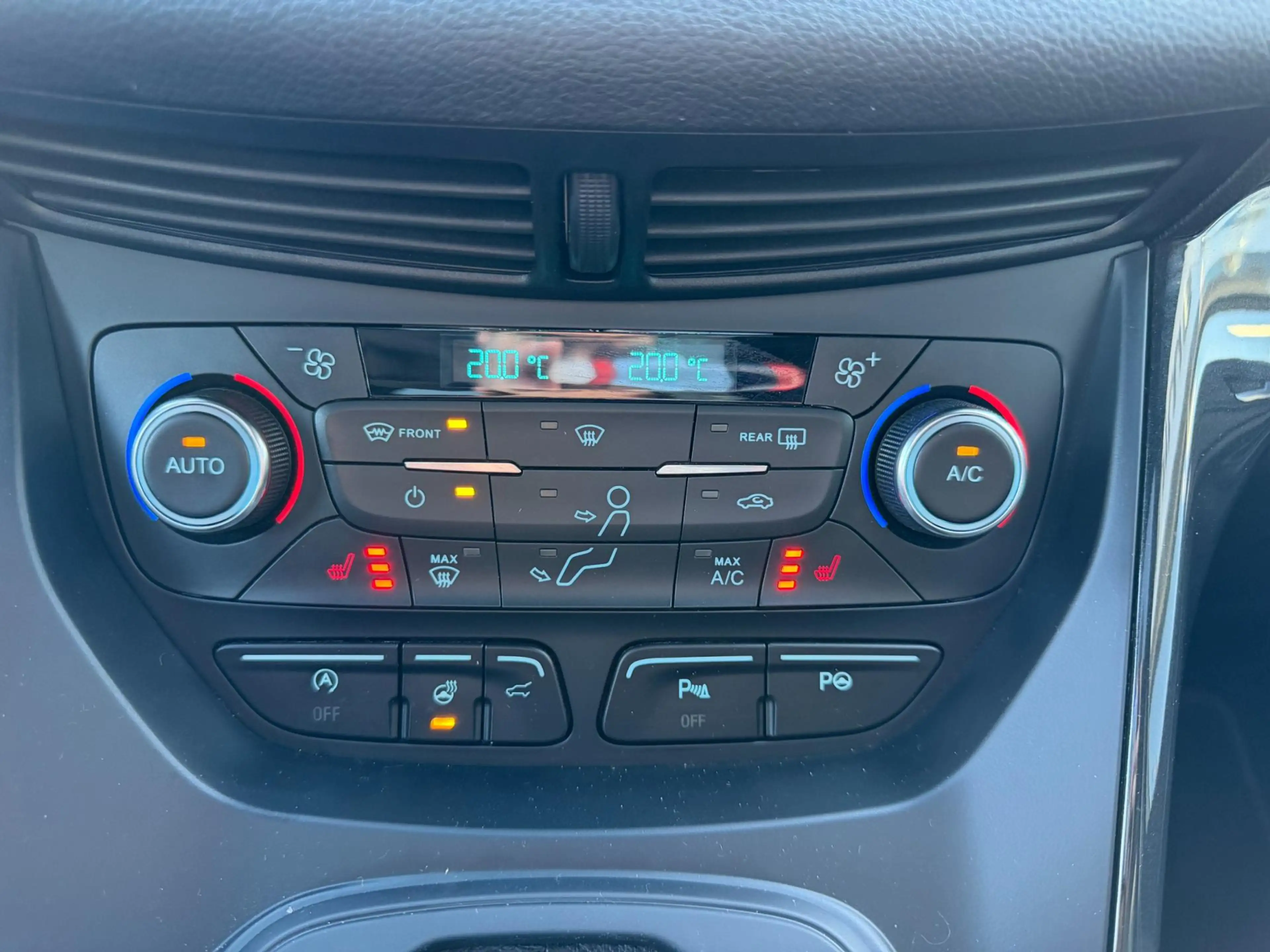 Ford Kuga 1.5 EcoBoost Vignale — photo 25