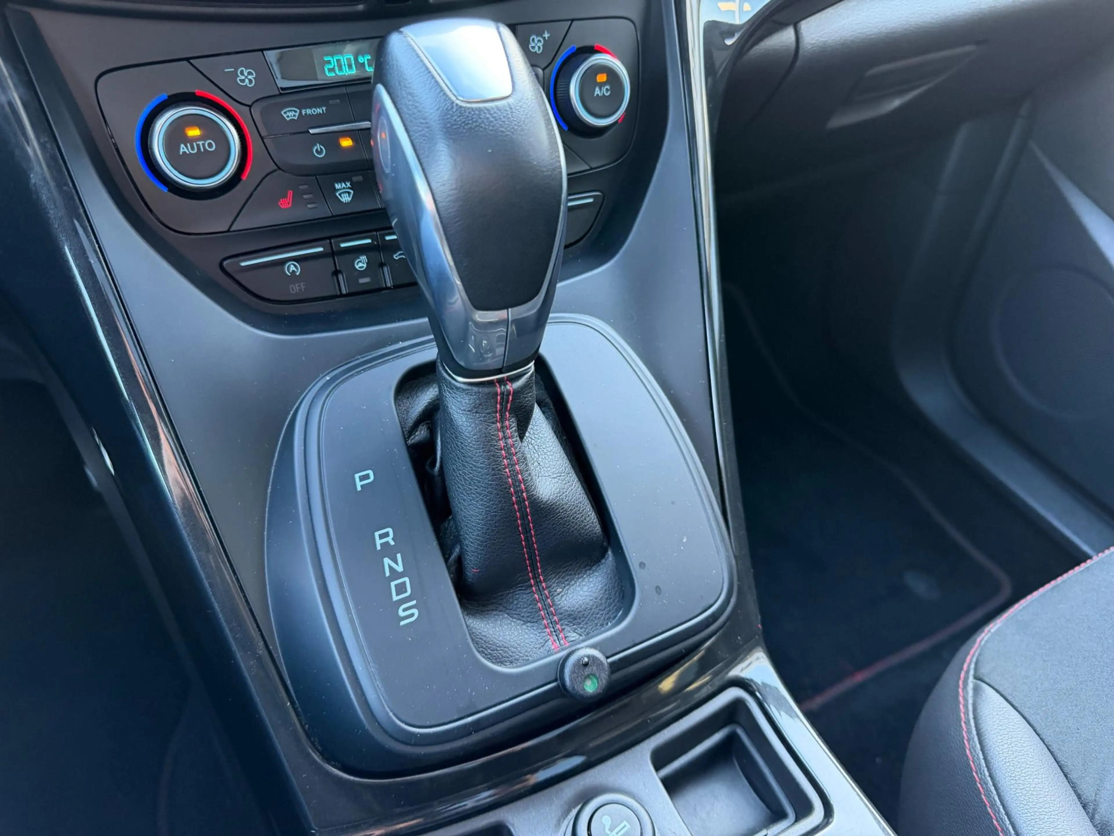 Ford Kuga 1.5 EcoBoost Vignale — photo 26