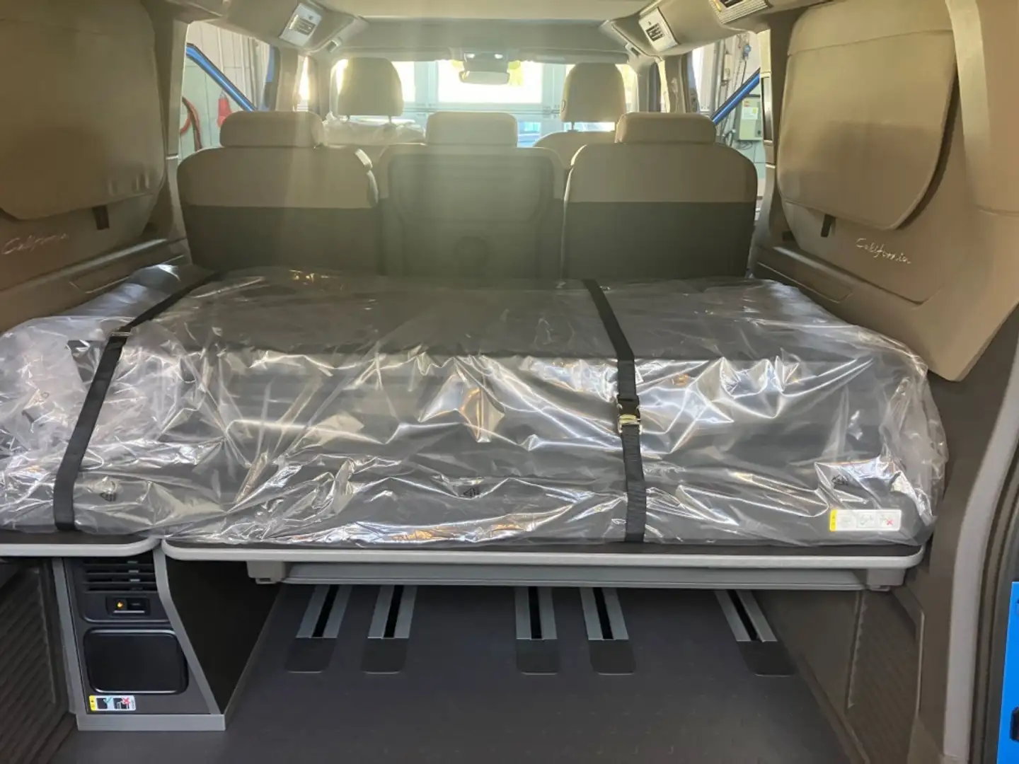 Volkswagen T7 California 2,0TDI DSG Beach Tour GV5 Premium+ Weiß - 1