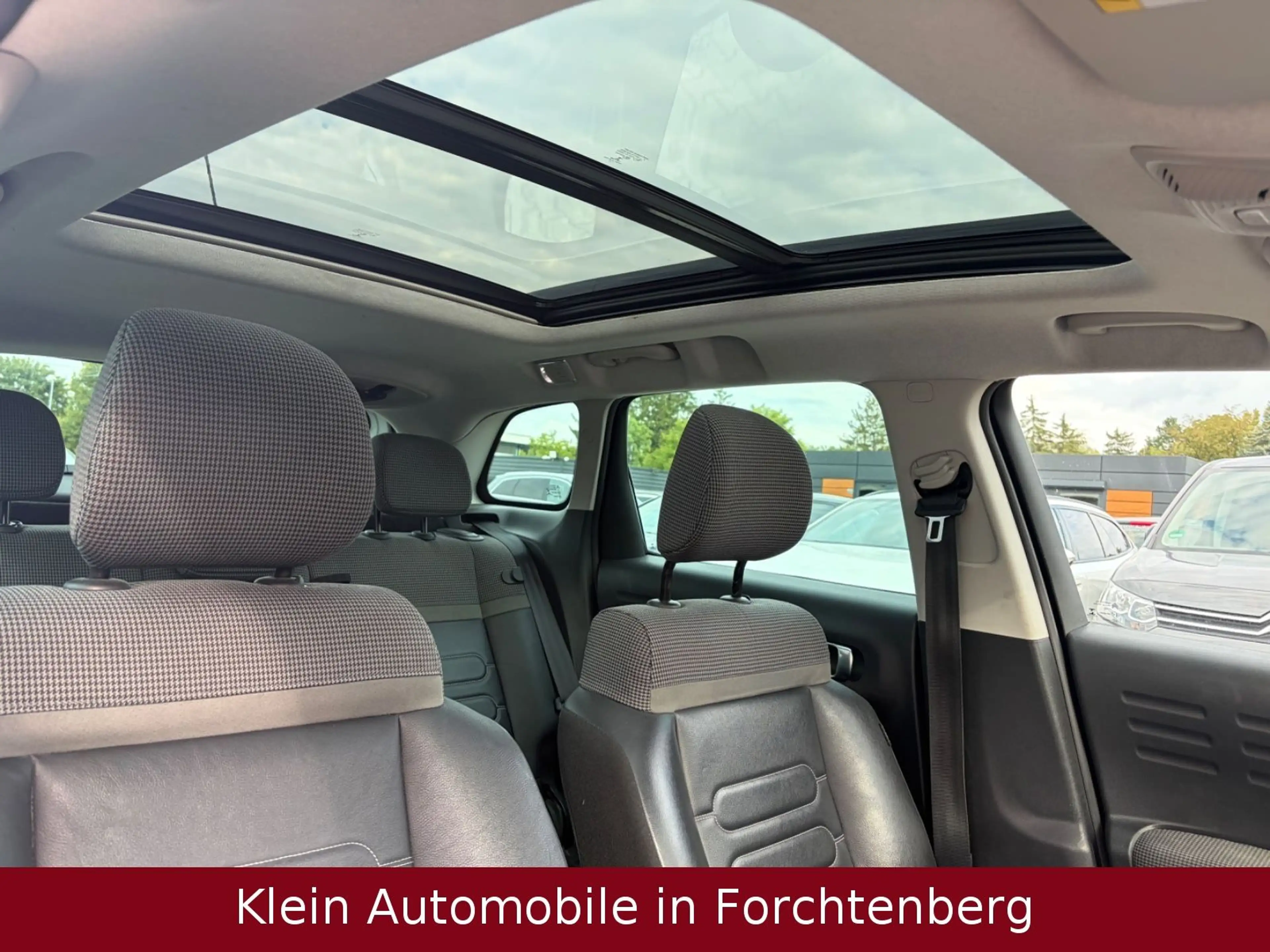 Citroen C3 Aircross Shine Leder Pano HUD Navi Kamera PDC — photo 8