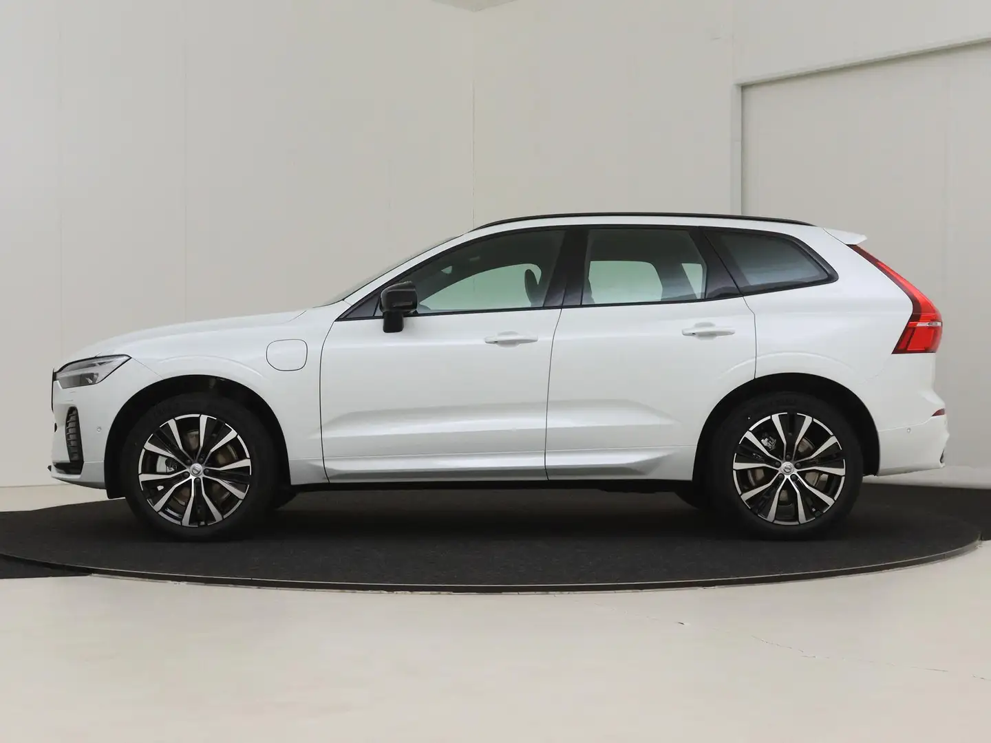Volvo XC60 2.0 T6 Plug-in hybrid AWD Ultimate Dark | Long Ran Blanc - 2