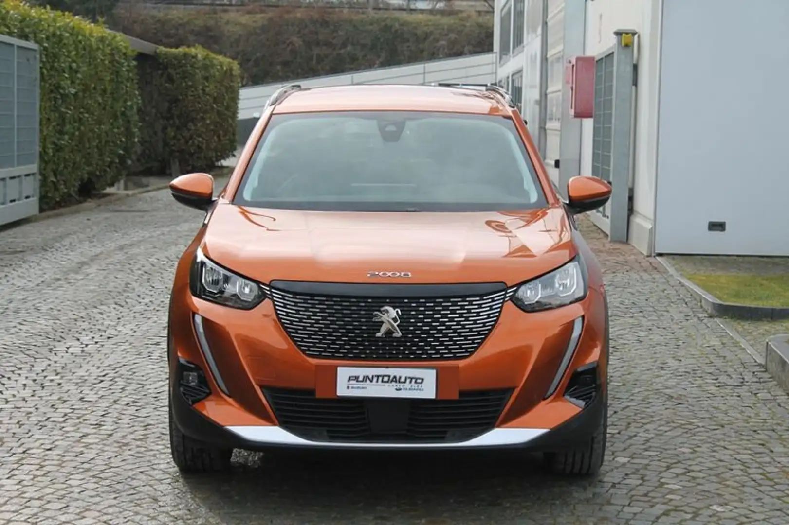 Peugeot 2008 PureTech Turbo 130 S&S Allure Arancione - 2